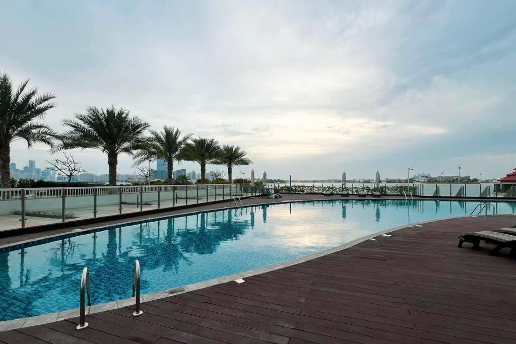 Apartemen First Class 2br Expansive Balcony Oasis