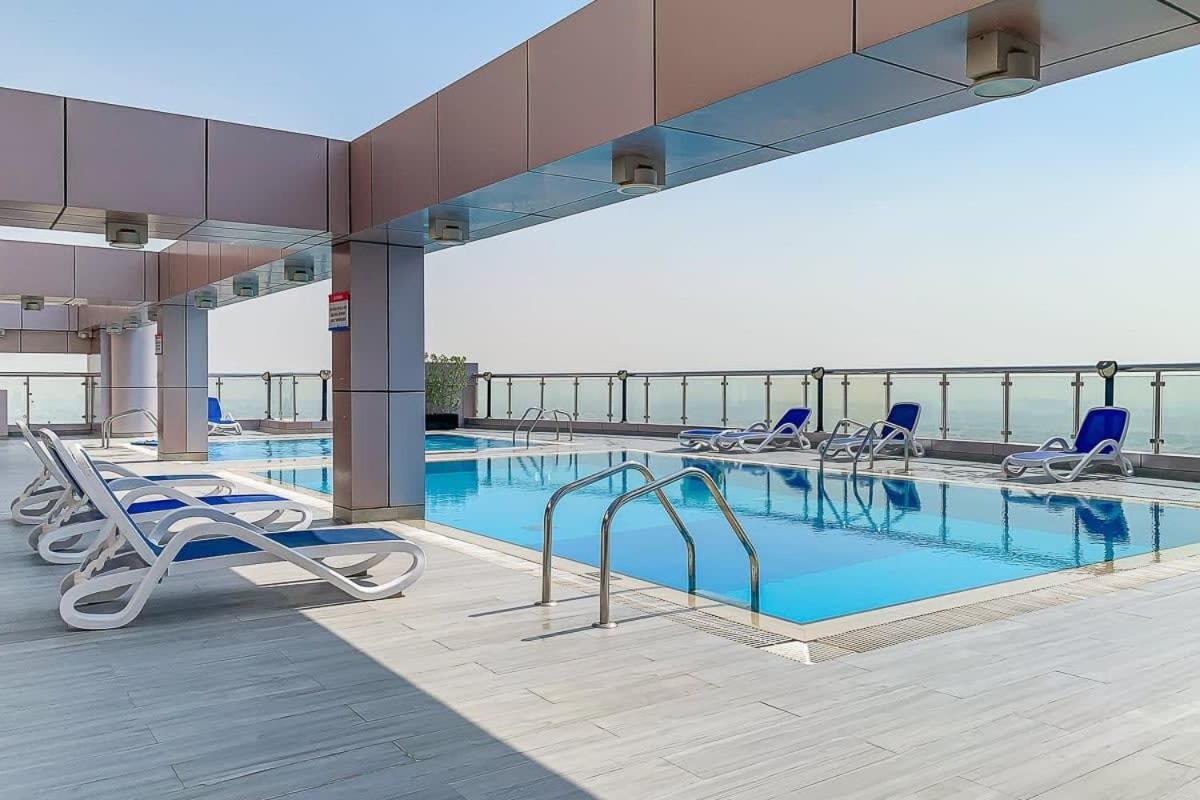 Frank Porter - V3 Tower Appartement Dubai