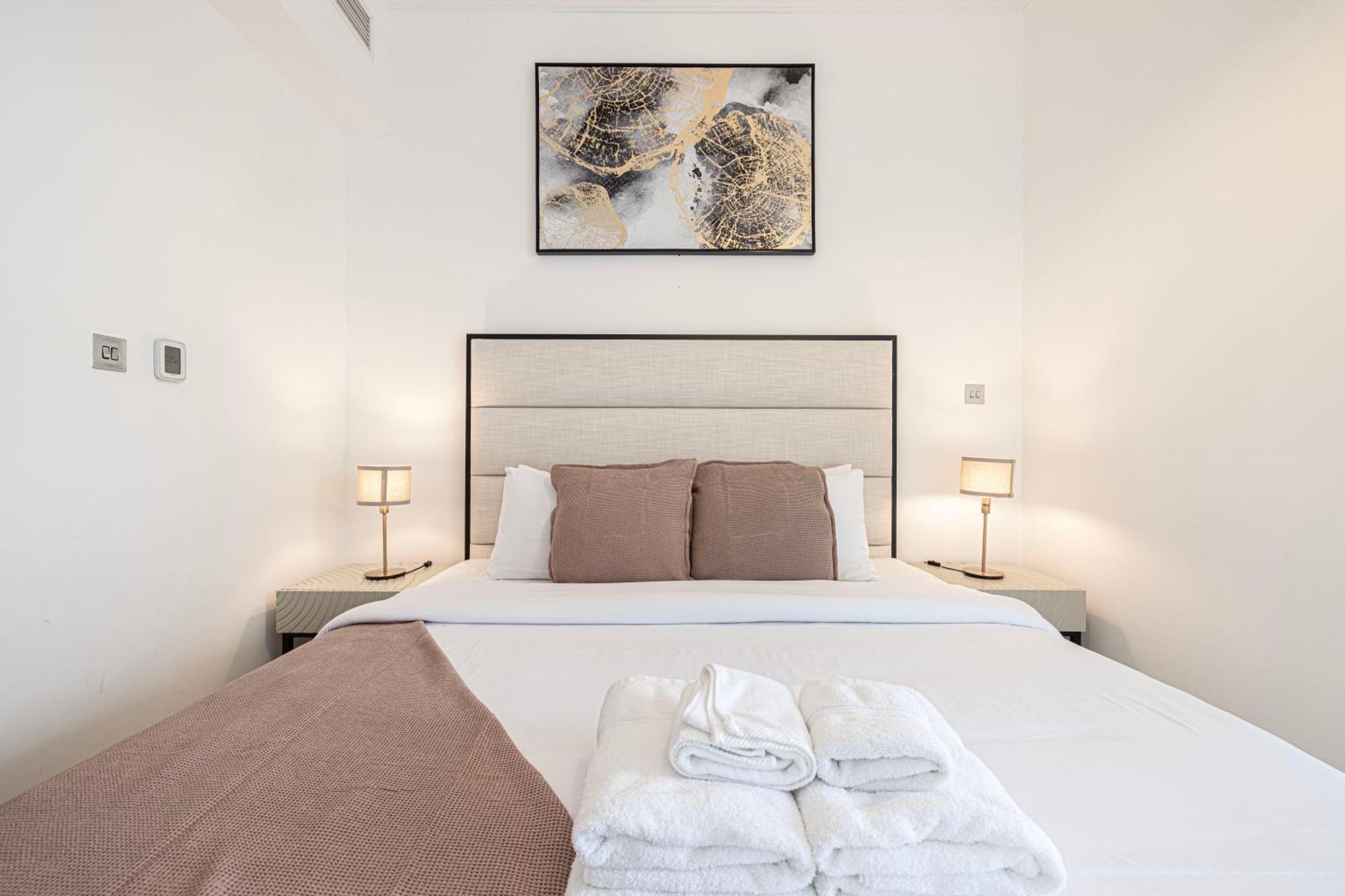 Luxury 1br At Marina: Stunning Marina Views, Pool & Gym Apartamento