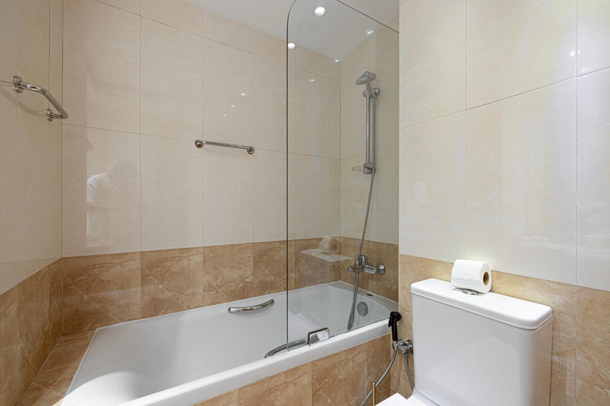 Apartamento Luxury 1br At Marina: Stunning Marina Views, Pool & Gym
