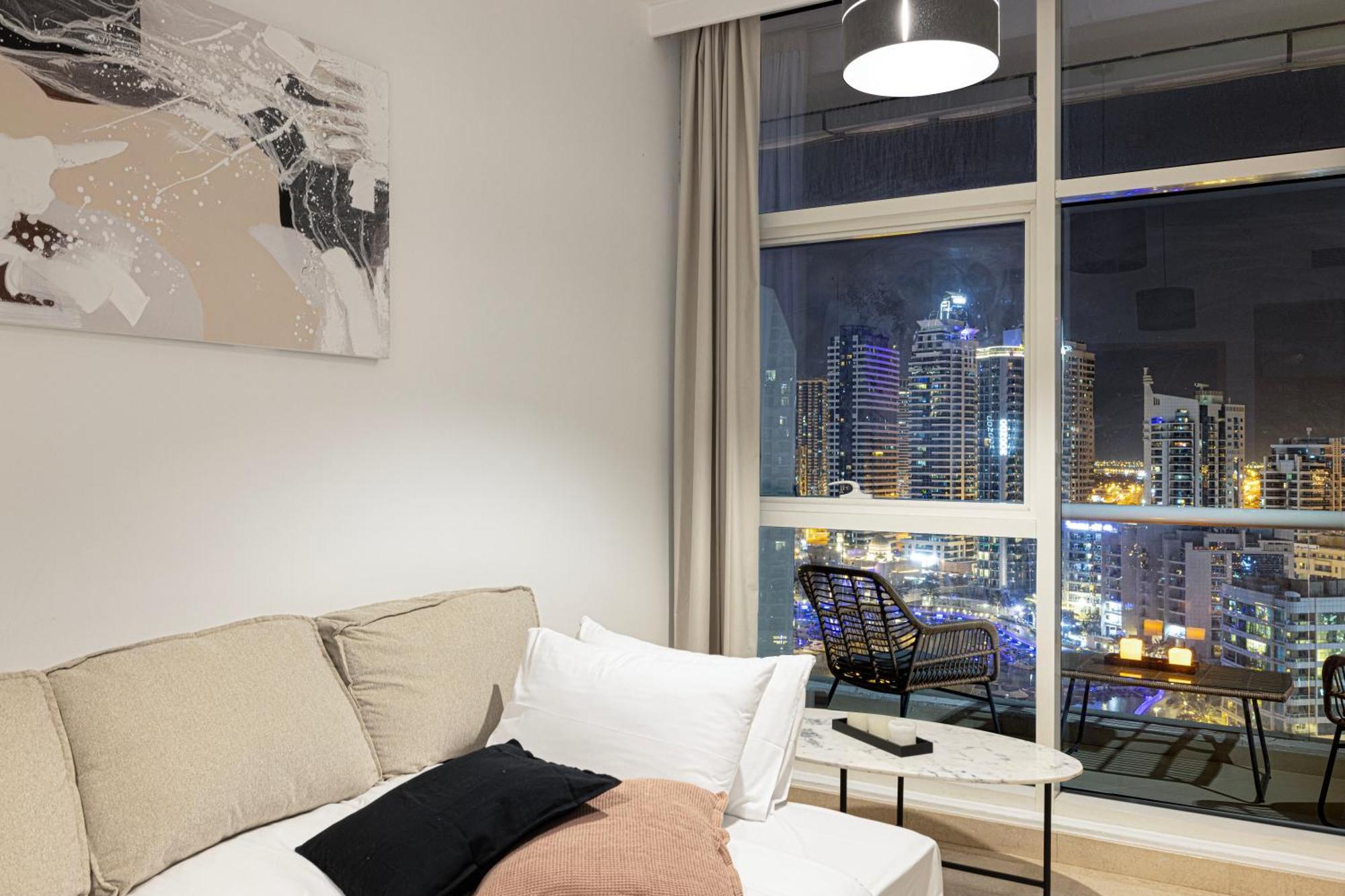 Luxury 1br At Marina: Stunning Marina Views, Pool & Gym Dubái