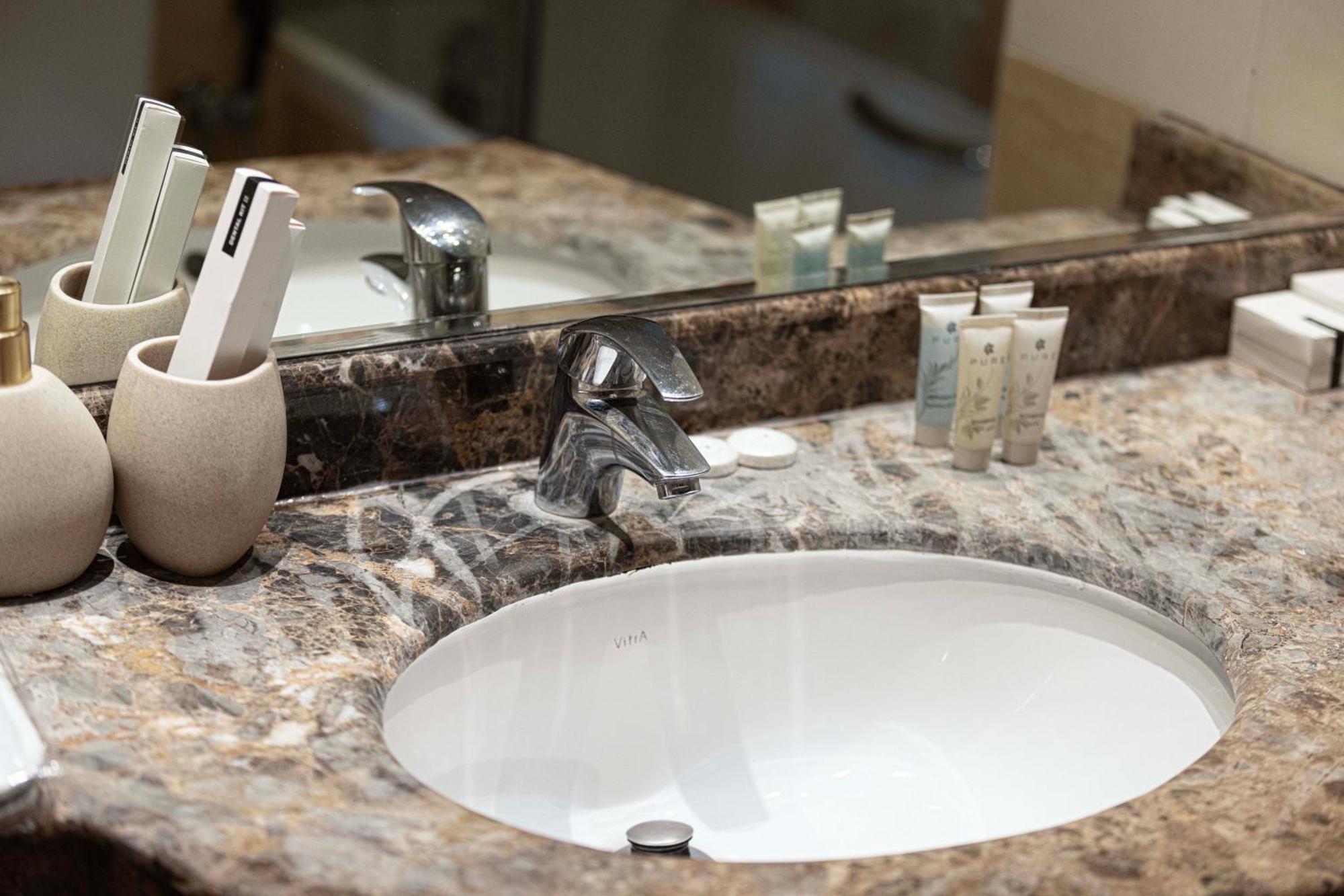 Luxury 1br At Marina: Stunning Marina Views, Pool & Gym Apartamento Dubái