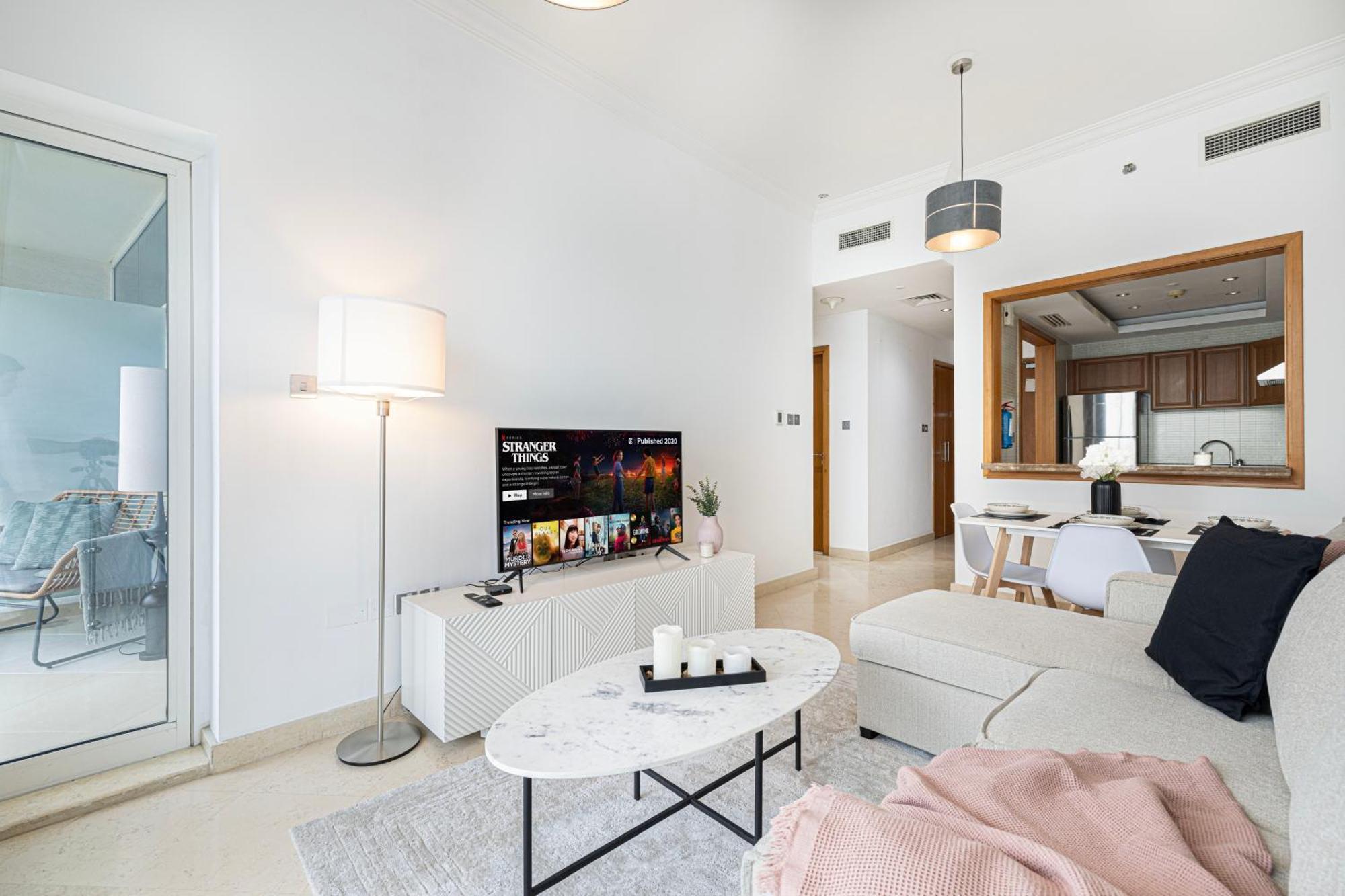 Apartamento Luxury 1br At Marina: Stunning Marina Views, Pool & Gym Dubai