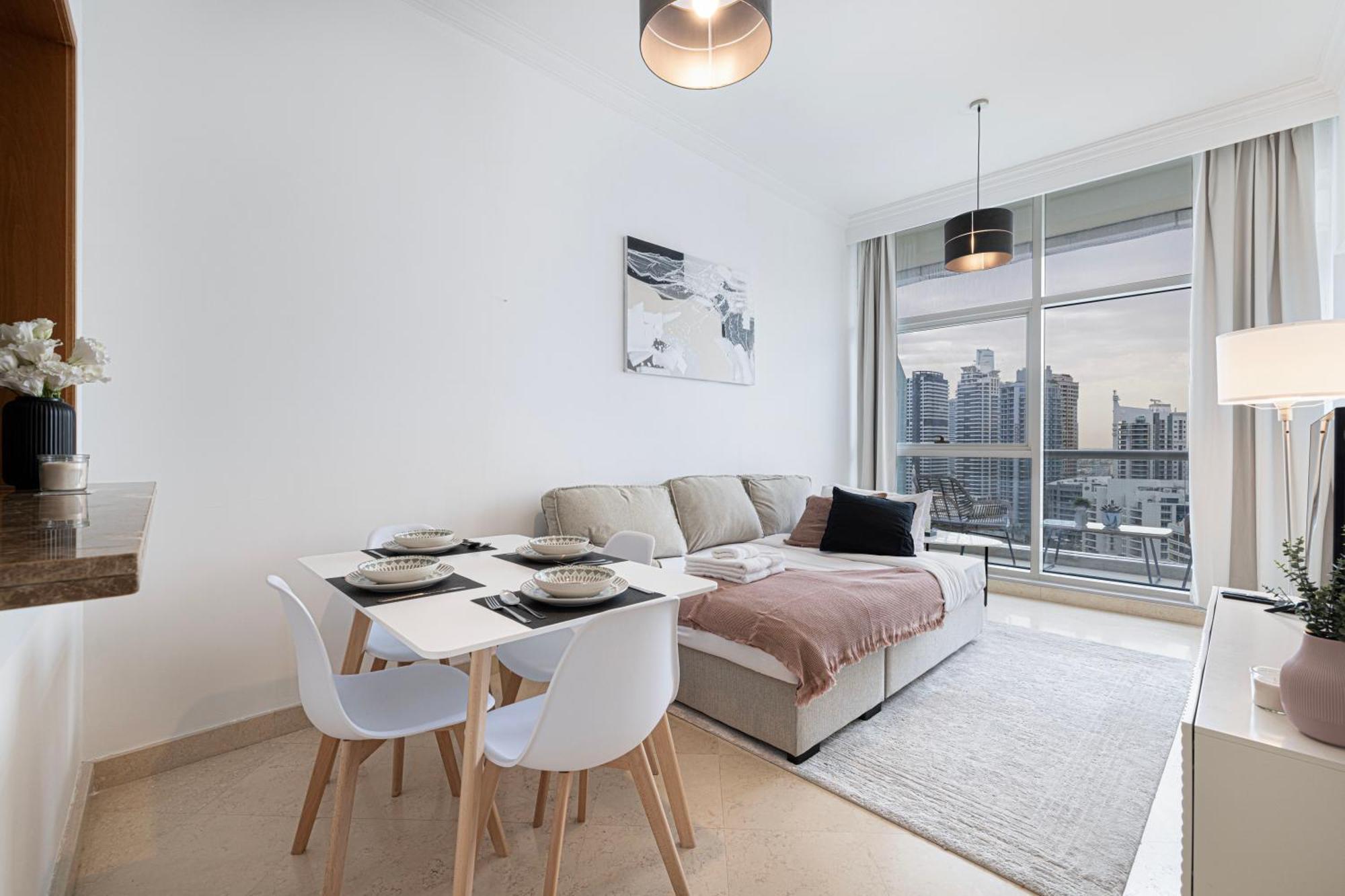 Luxury 1br At Marina: Stunning Marina Views, Pool & Gym Dubái