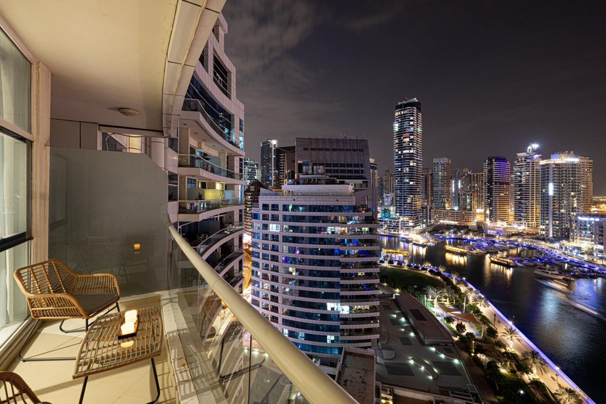 Luxury 1br At Marina: Stunning Marina Views, Pool & Gym Apartamento