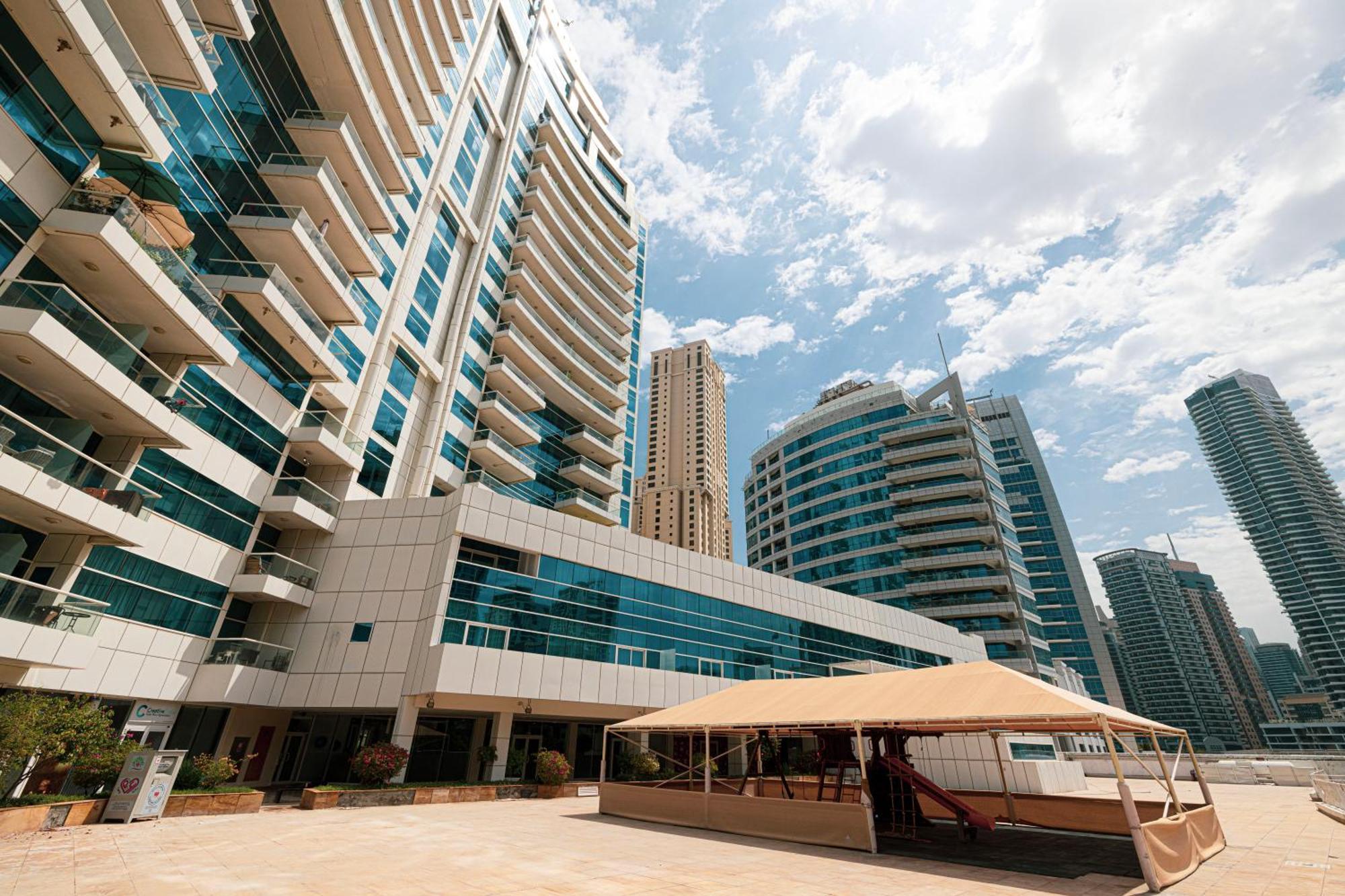 Luxury 1br At Marina: Stunning Marina Views, Pool & Gym Apartamento