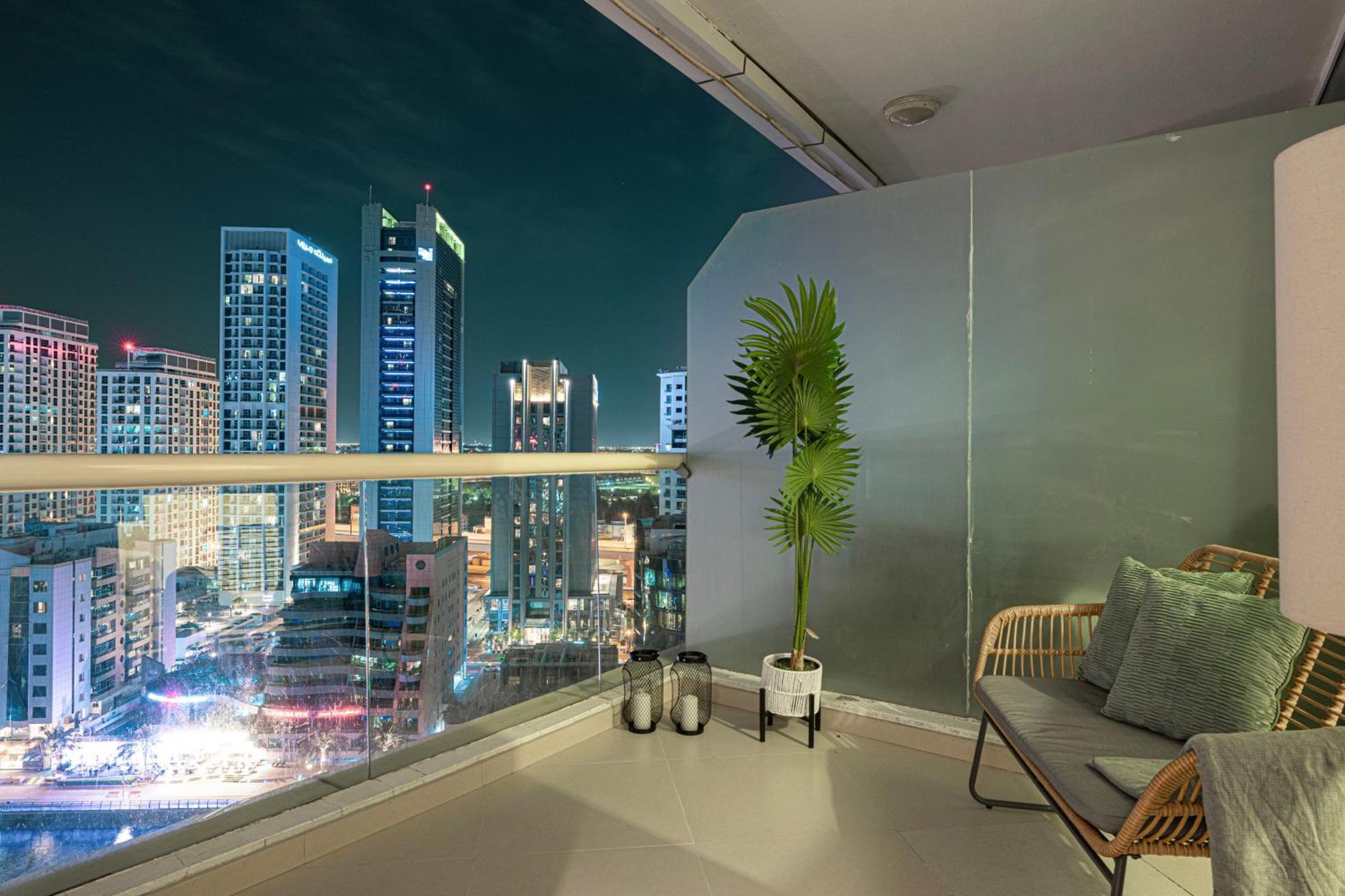 Luxury 1br At Marina: Stunning Marina Views, Pool & Gym * Dubái