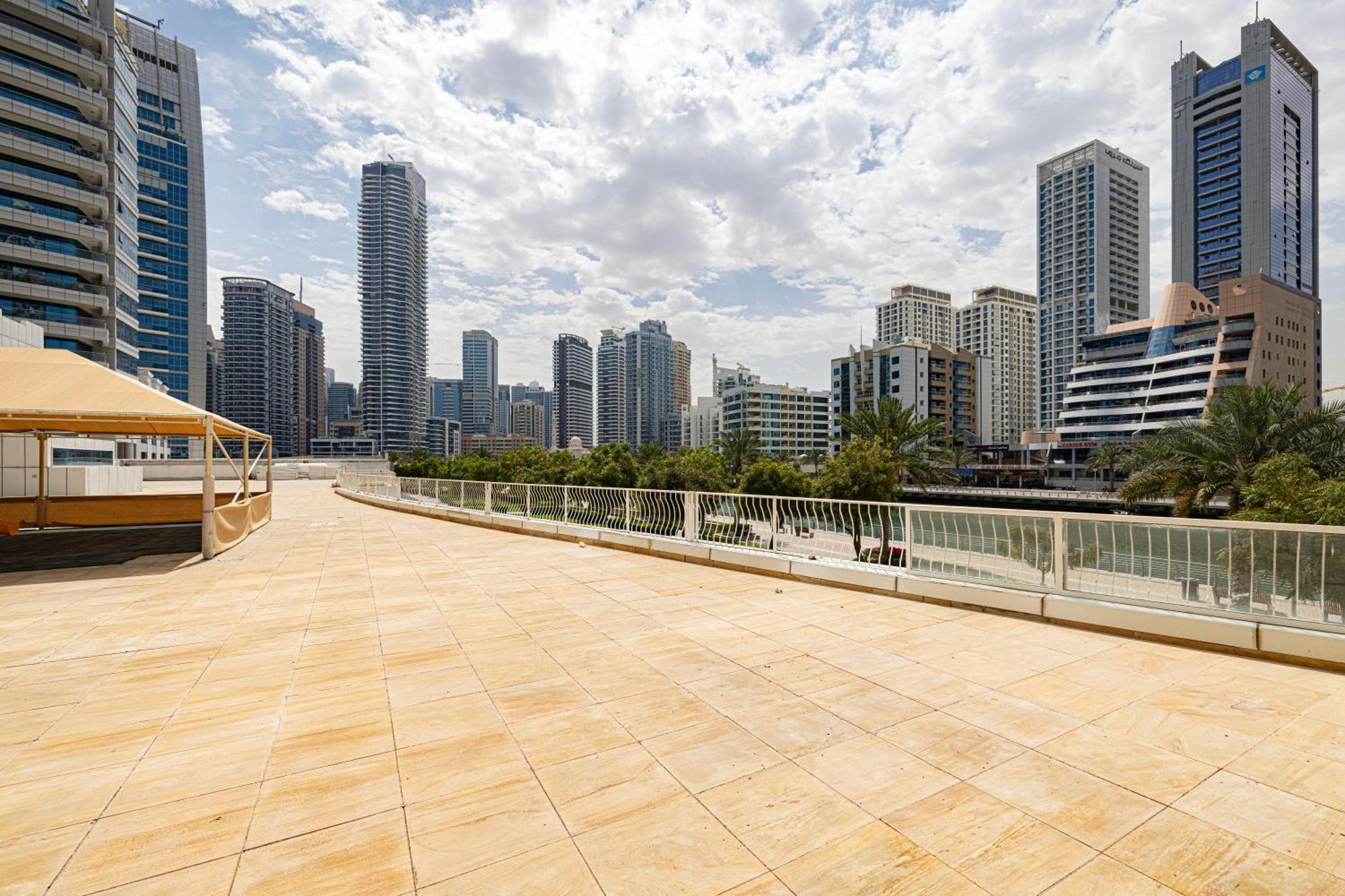 Luxury 1br At Marina: Stunning Marina Views, Pool & Gym * Dubái