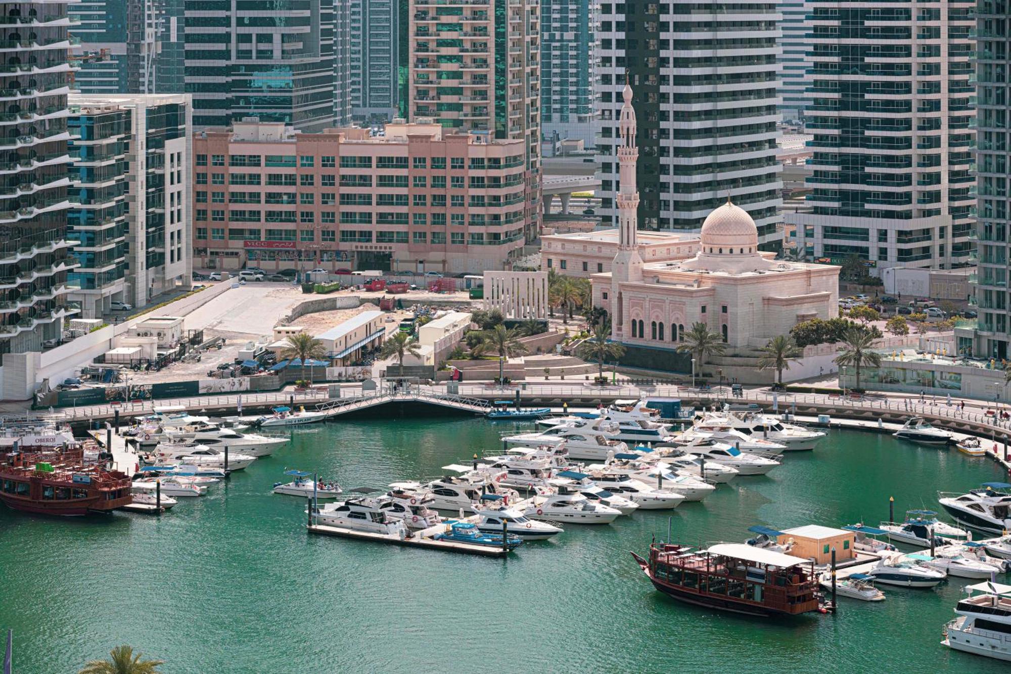Luxury 1br At Marina: Stunning Marina Views, Pool & Gym * Dubái