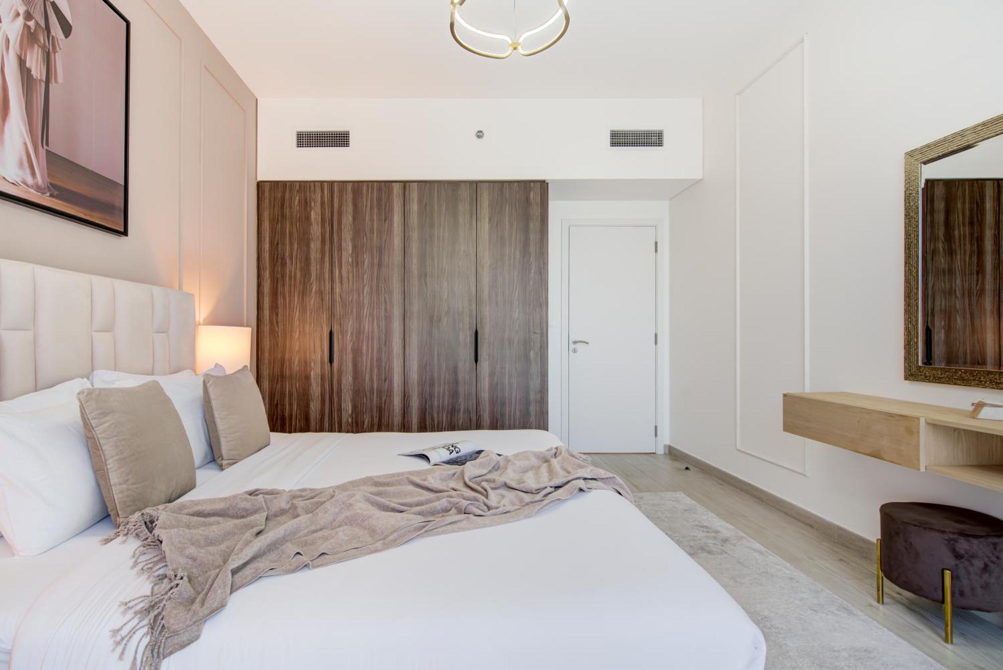 Trophy Luxe Jumeirah Retreat W Burj Al Arb Views Dubai