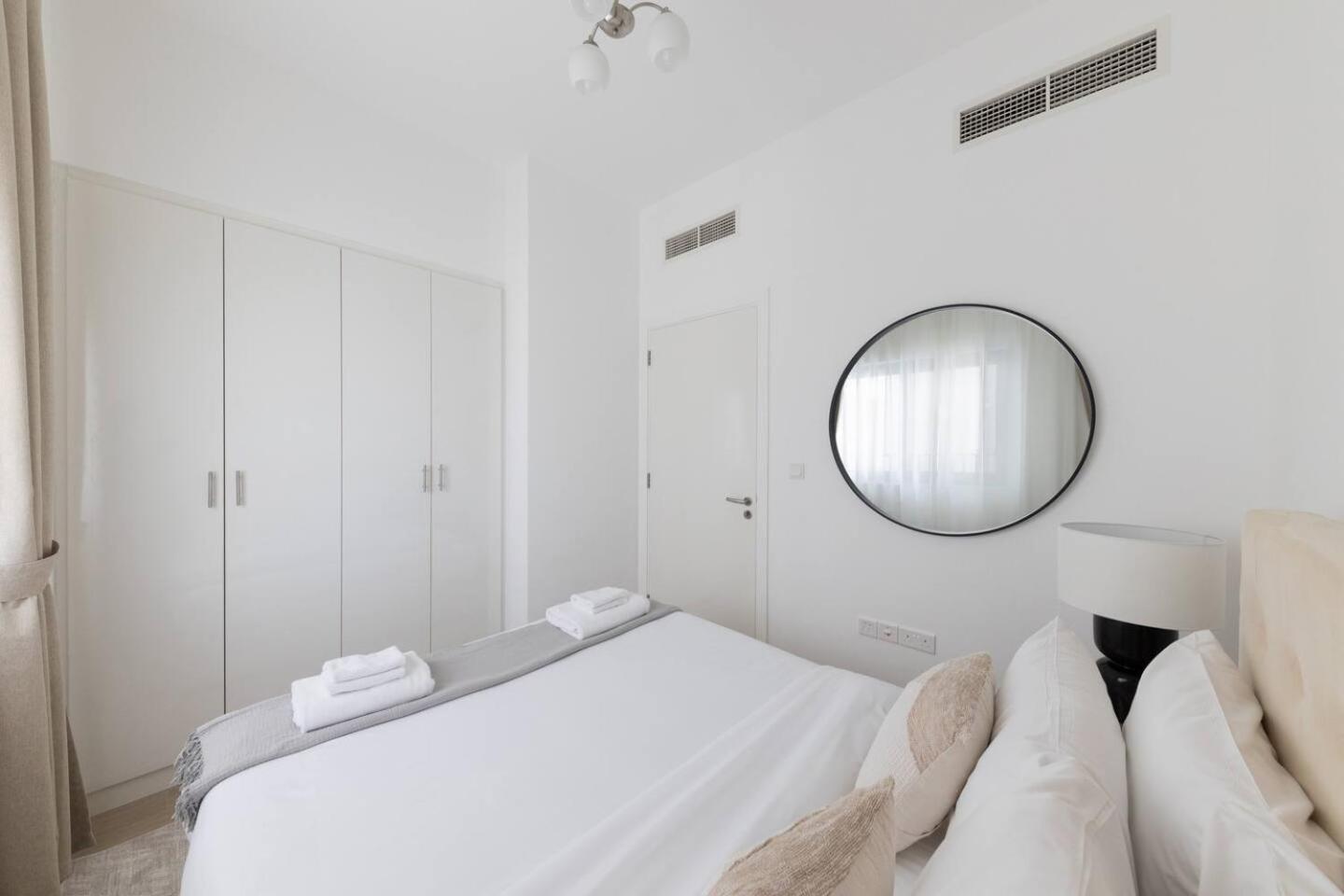 Comfortable 2bd Next To Metro & Mall
