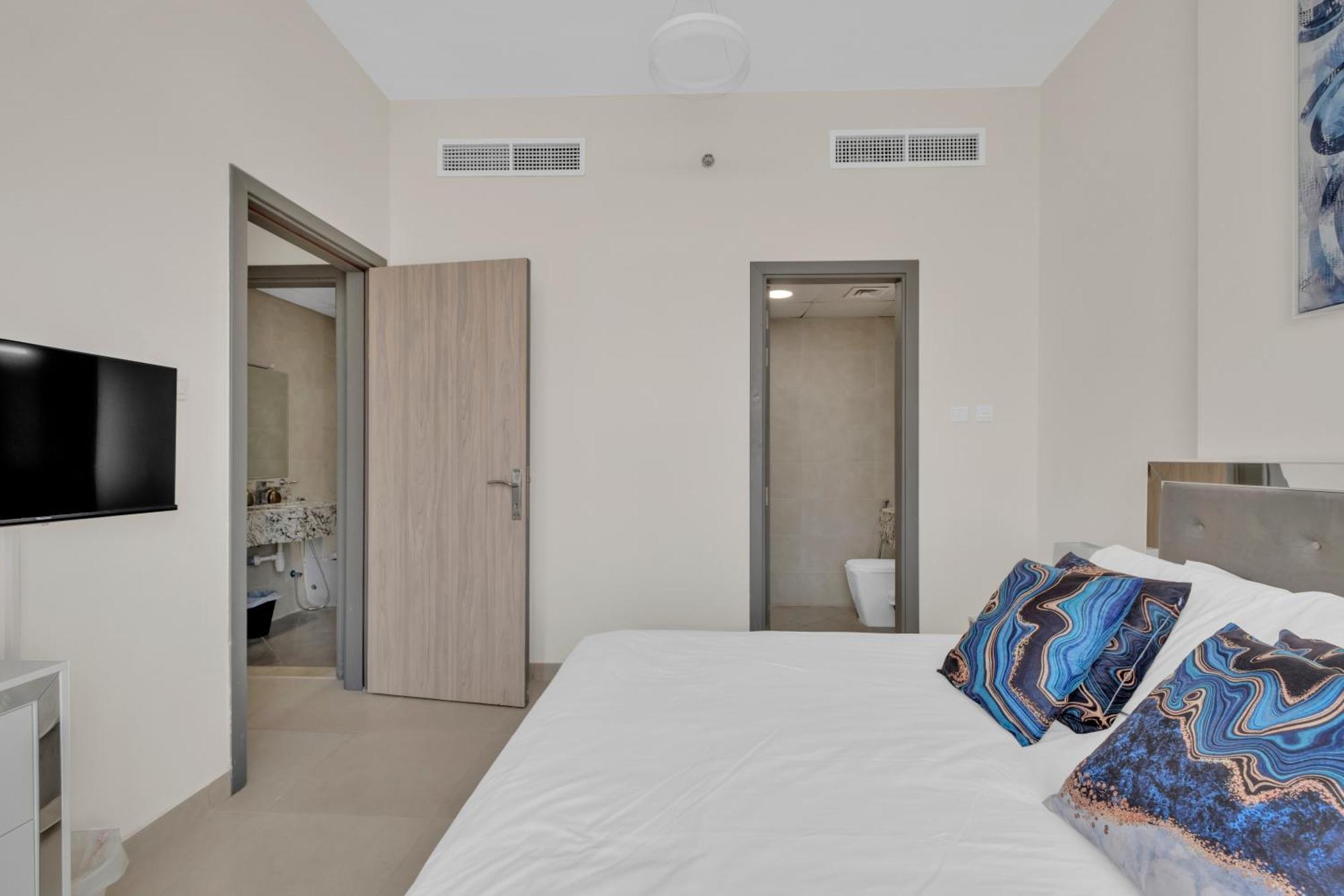 Lejlighed Stylish 2br For 6 With King Beds, Pool, Gym In Jvc Dubai