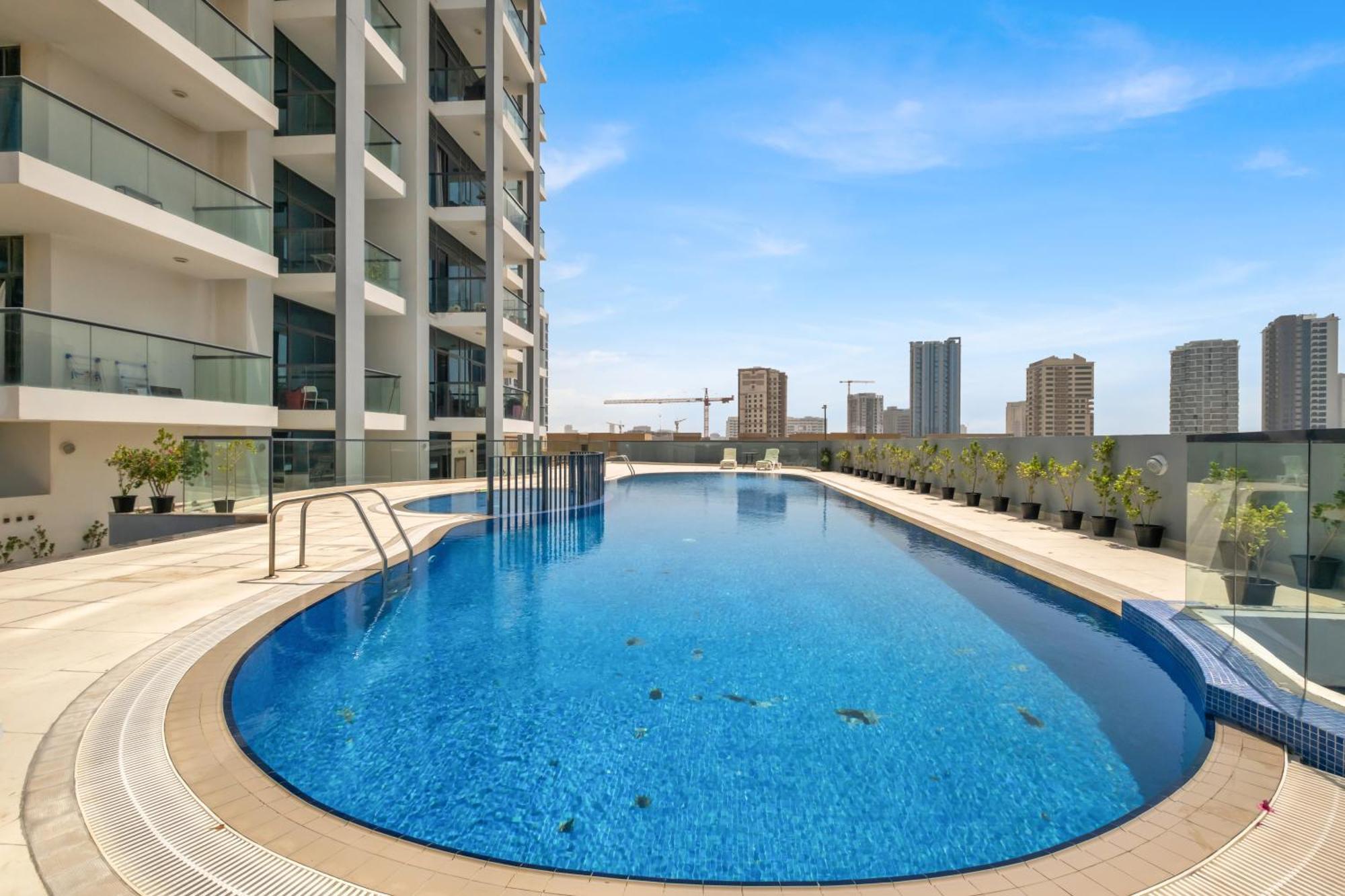 Lejlighed Stylish 2br For 6 With King Beds, Pool, Gym In Jvc Dubai