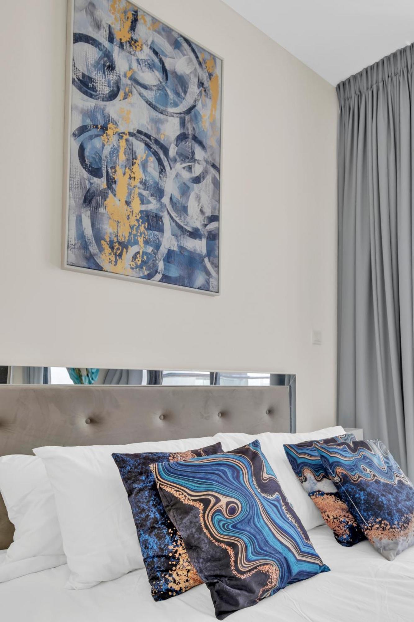 Lejlighed Stylish 2br For 6 With King Beds, Pool, Gym In Jvc Dubai