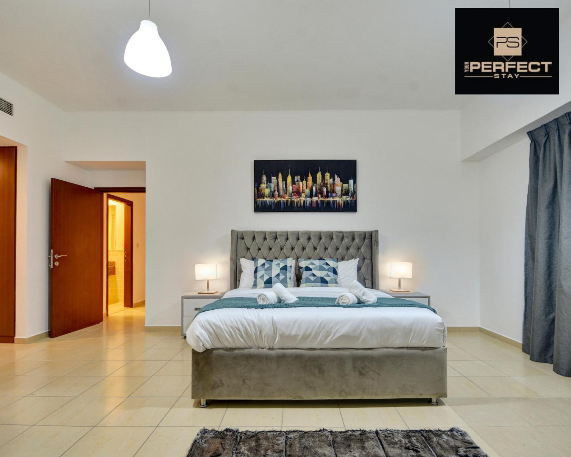 Jumeirah Beach Residence: Marina Views & Luxury Amenities Apartment *