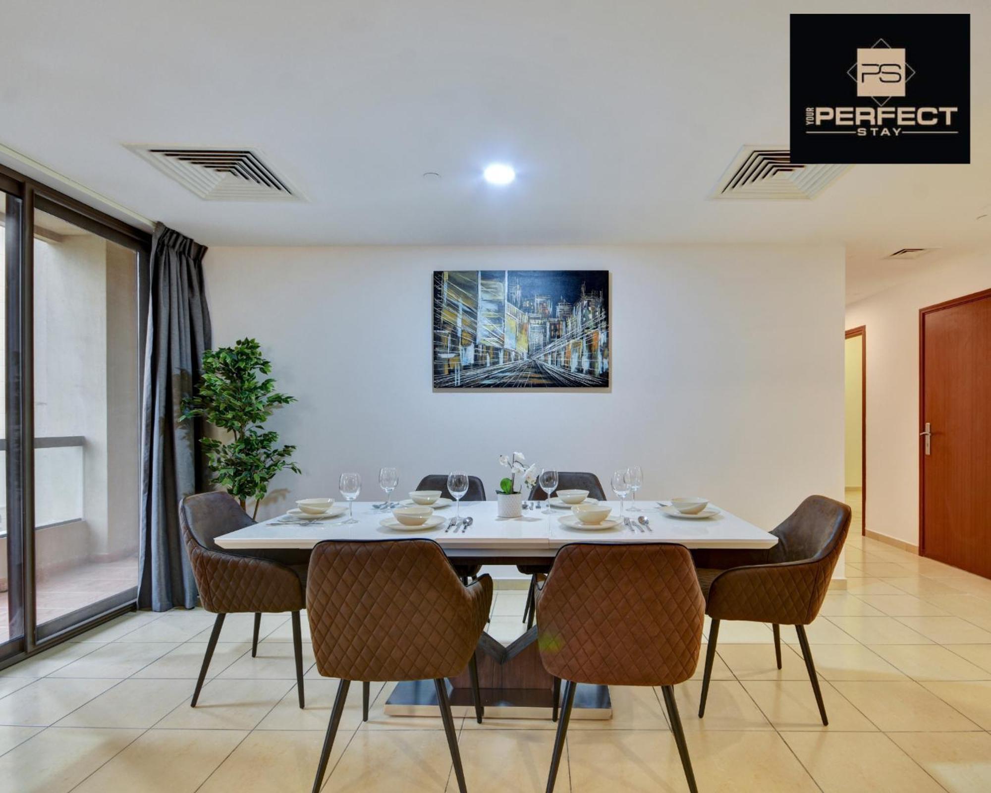 Jumeirah Beach Residence: Marina Views & Luxury Amenities Apartment *