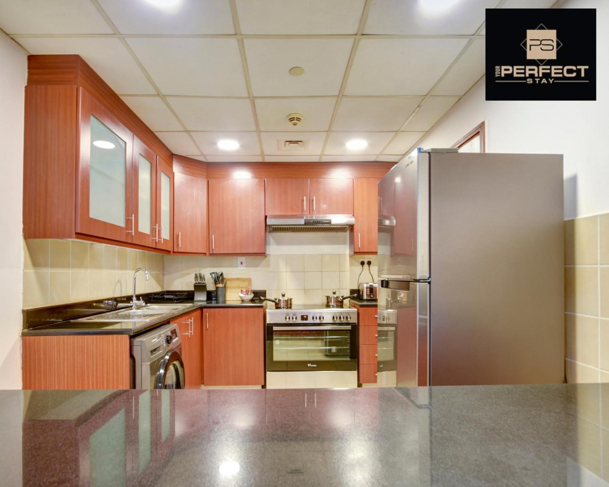 Apartment Jumeirah Beach Residence: Marina Views & Luxury Amenities