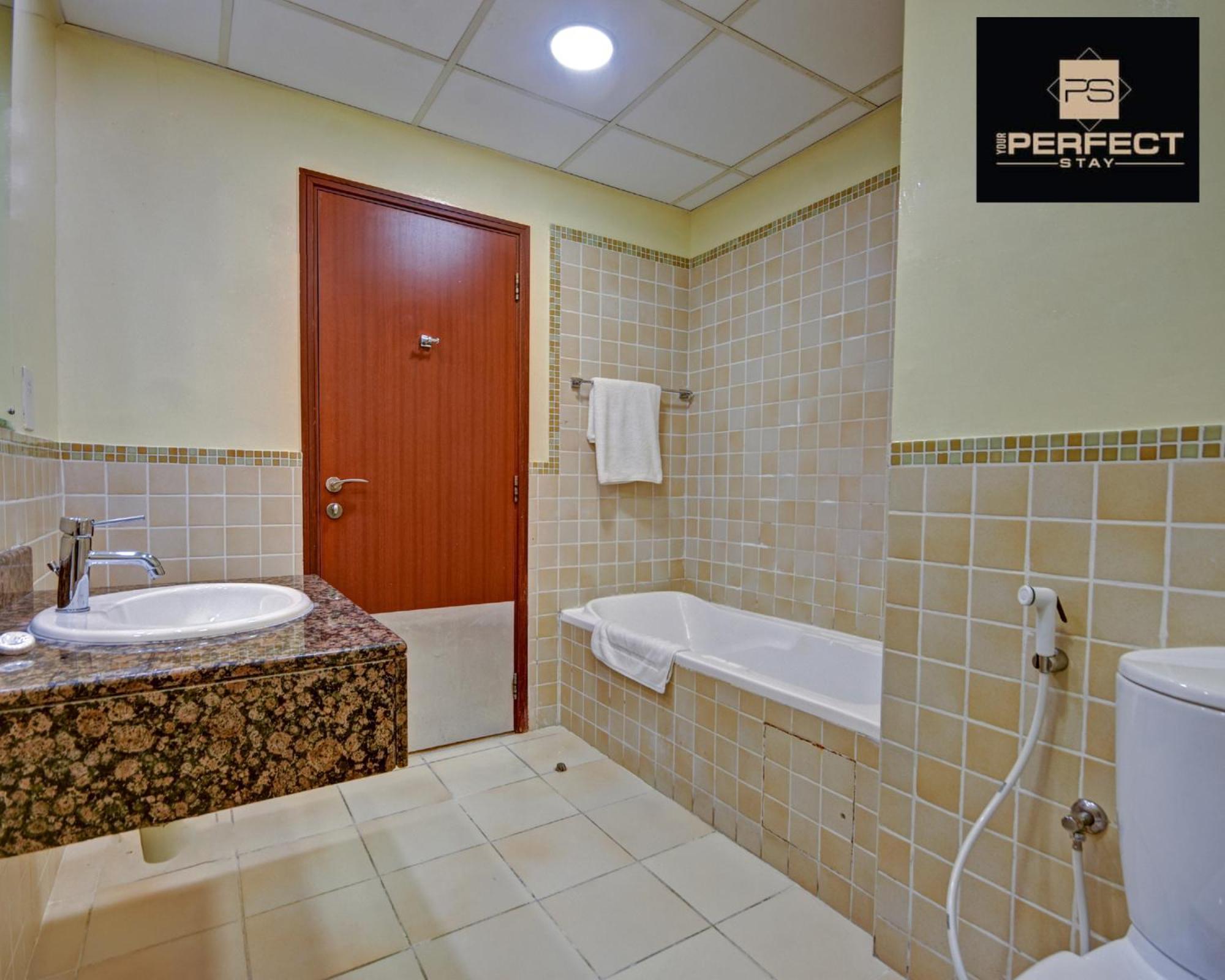 Jumeirah Beach Residence: Marina Views & Luxury Amenities Apartment