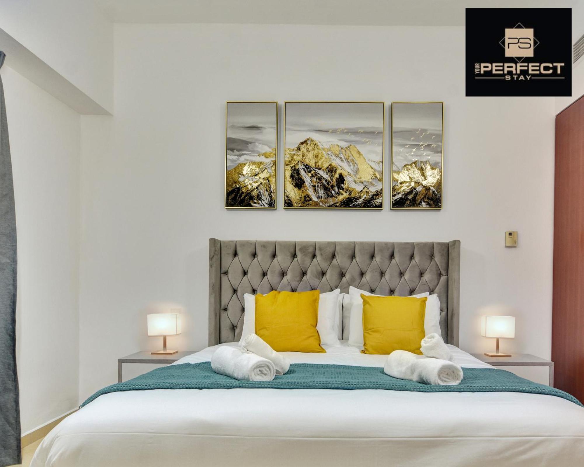 Jumeirah Beach Residence: Marina Views & Luxury Amenities