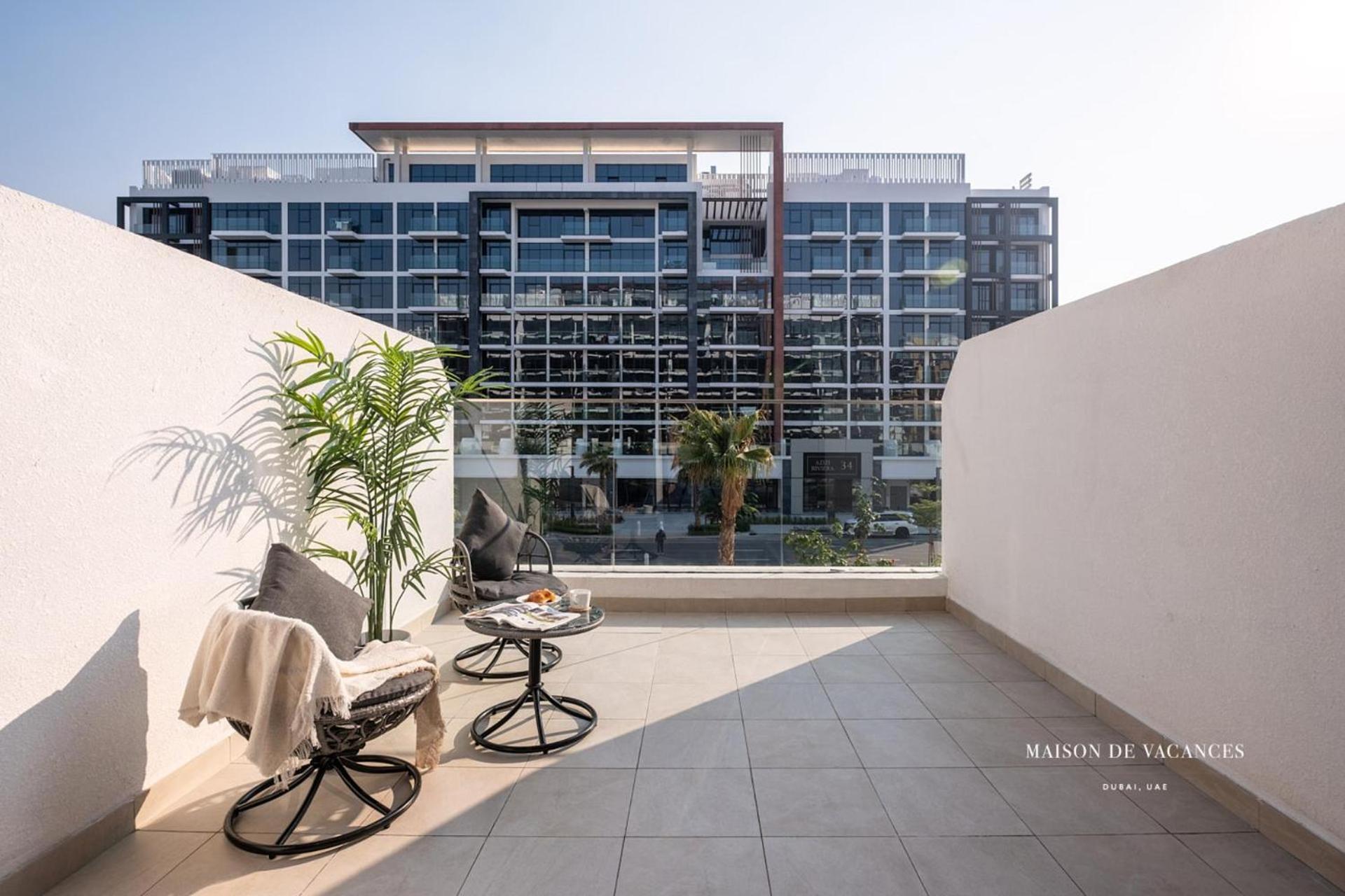 10mins From Mall With A Large Balcony