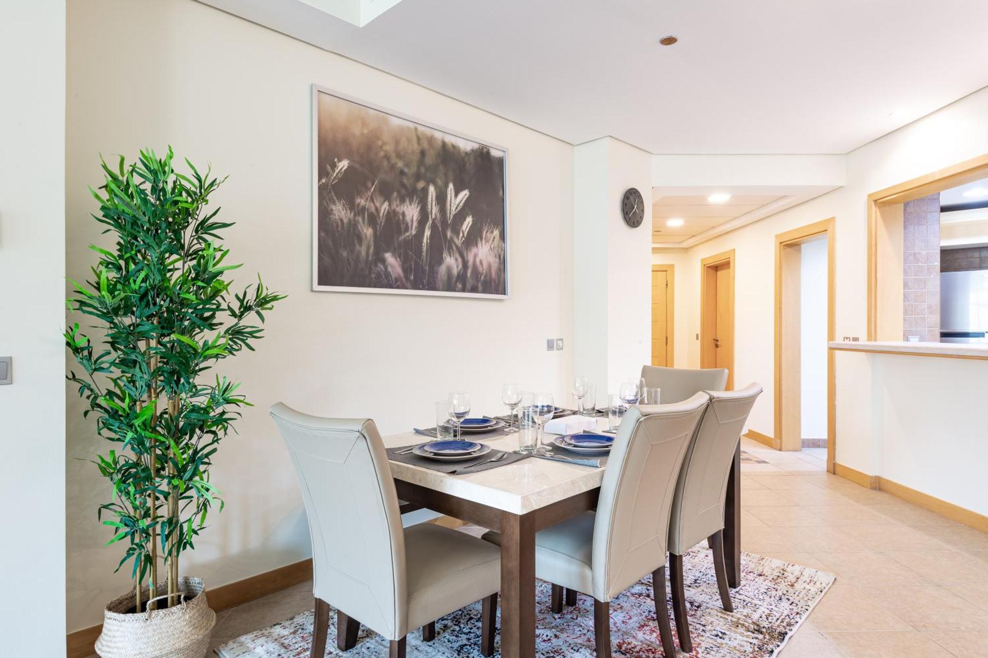 Apartment The Palm 4br & Pool Access