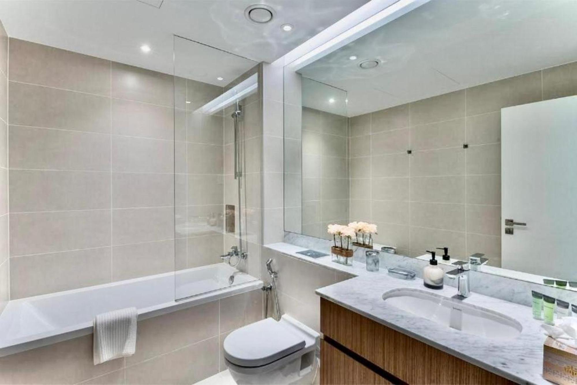 Ocean Majestic Full Sea View At Le Pont Apartment Dubai