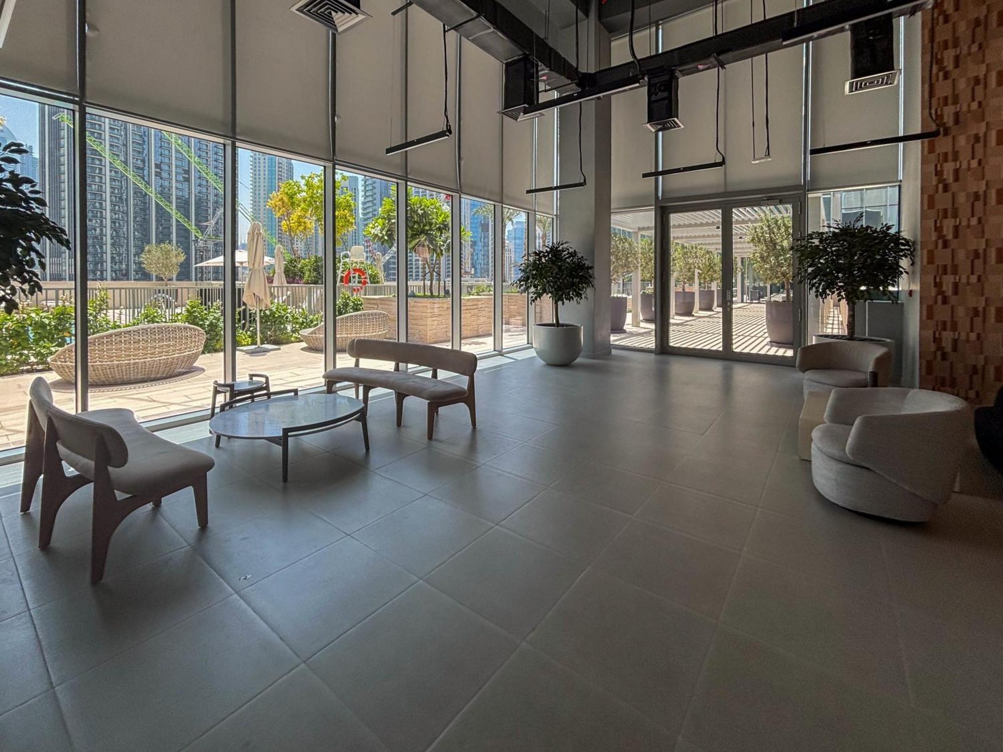 Frank Porter - Tower 1 Apartment *