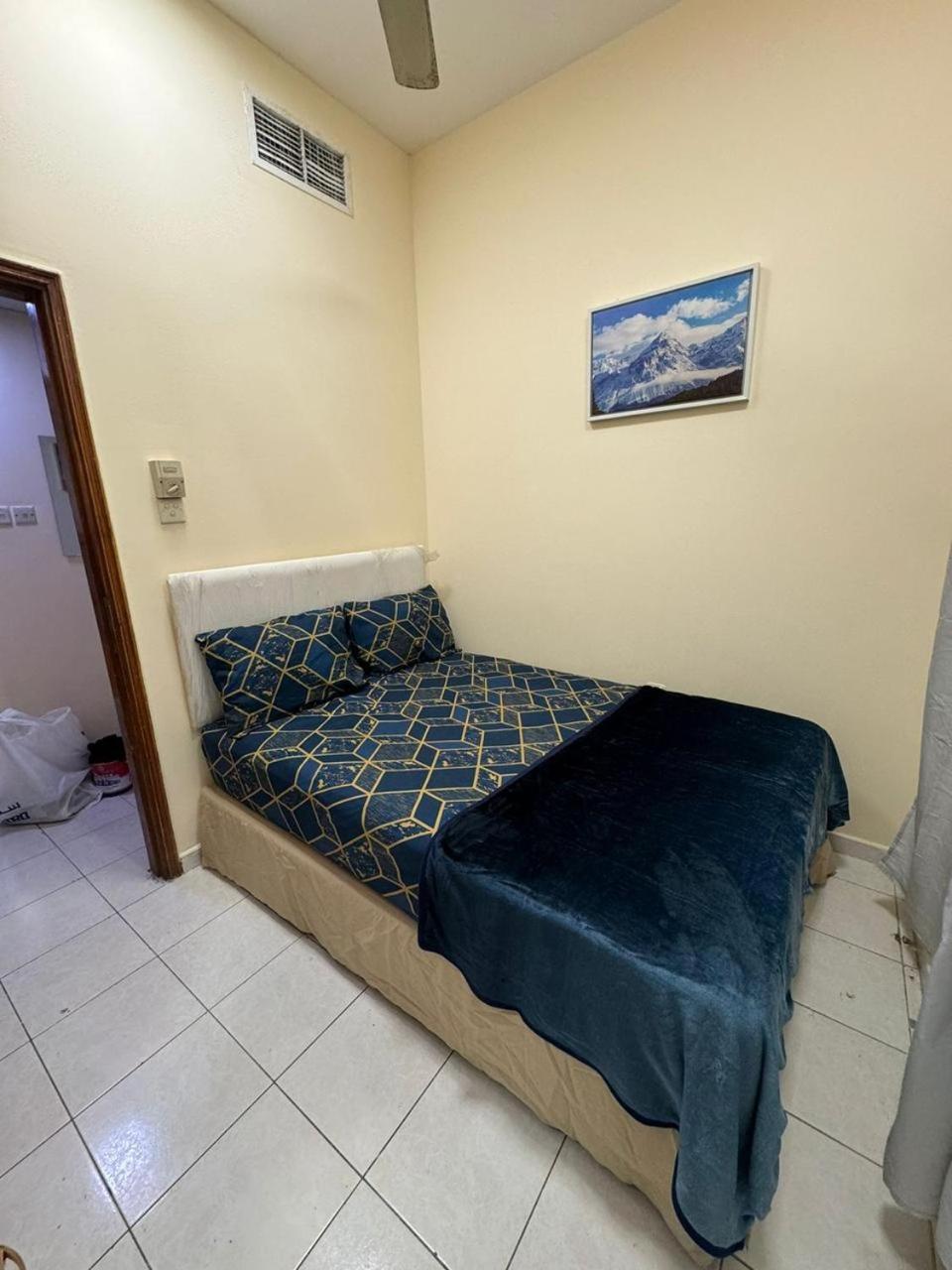 Decent Private Family With Shared Washroom Next To Burjuman Metro * Dubaï