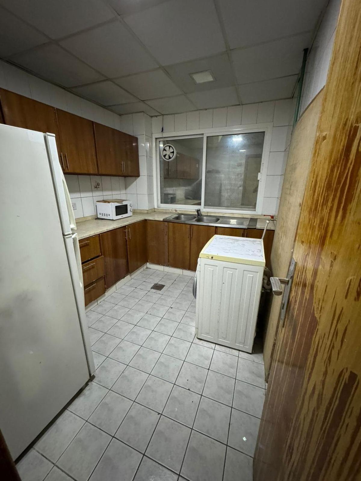 Séjour chez l'habitant Decent Private Family With Shared Washroom Next To Burjuman Metro *