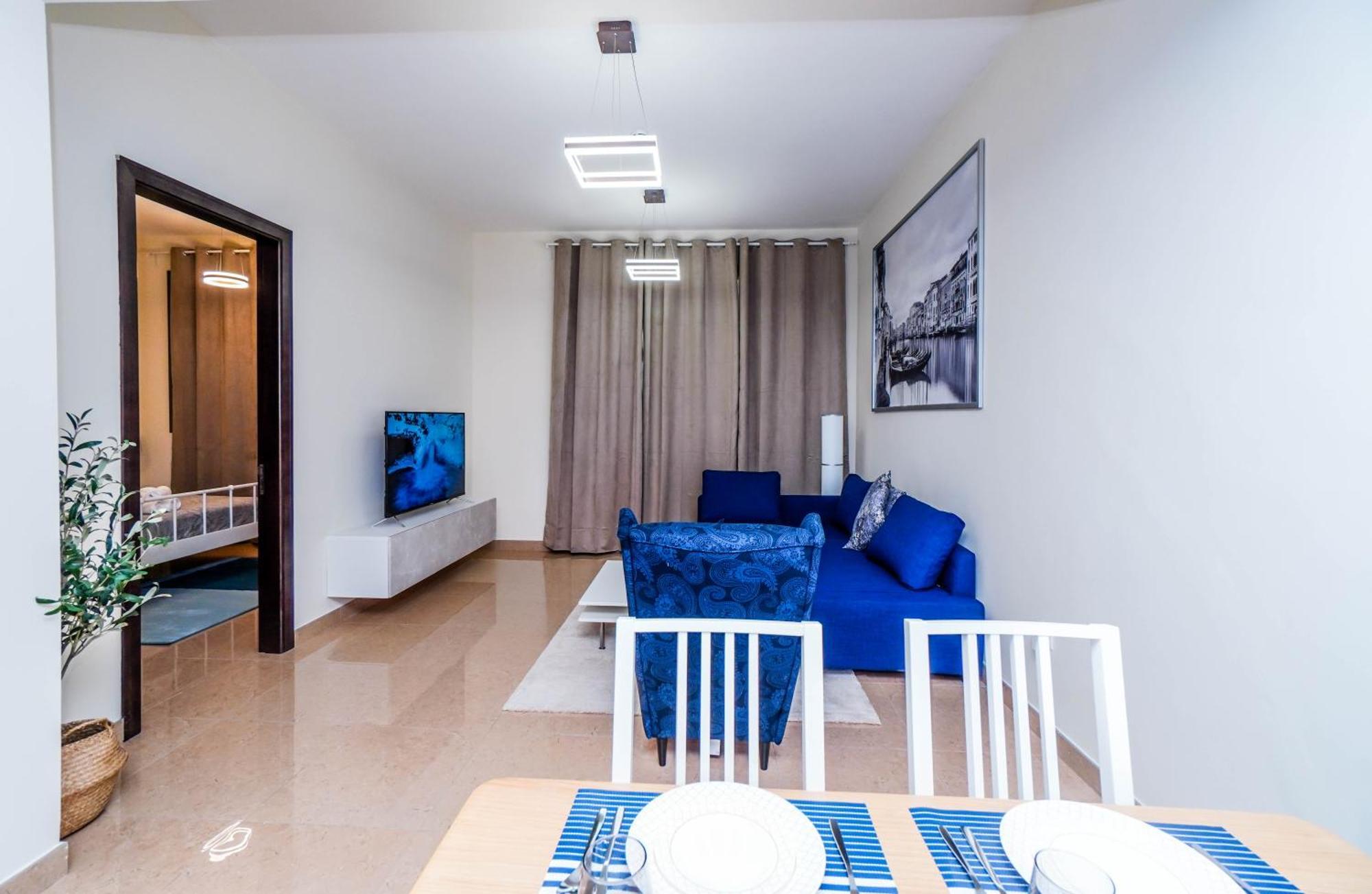 1 Bedroom Apt, Miracle Garden With Rooftop Pool, King Bed, Gym,100mbps Dubaï