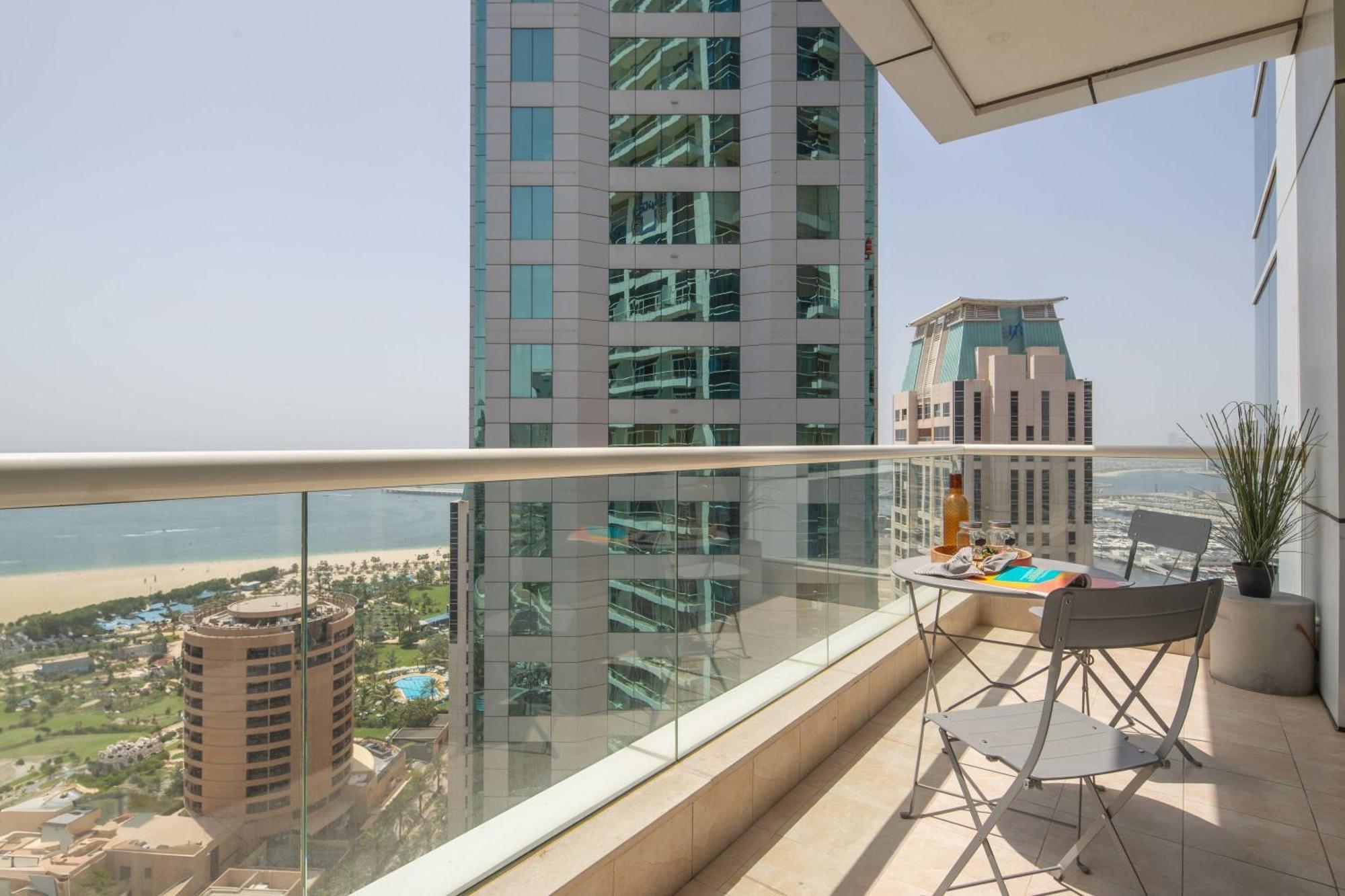 Frank Porter - Botanica Tower 1 Apartment