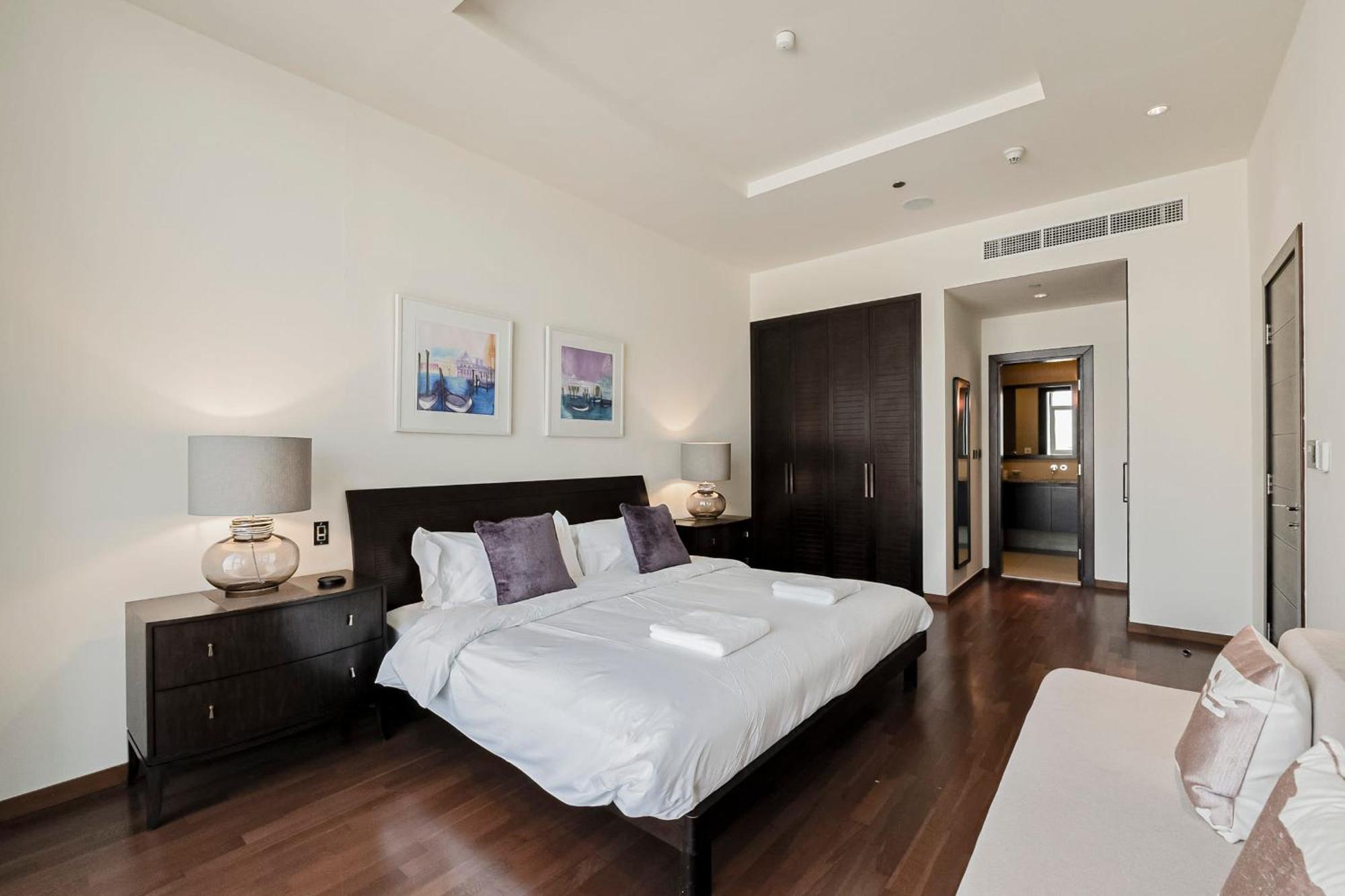 2 Bd Tiara Palm Views, & Pool, Amazing Views Of The Palm * Dubai