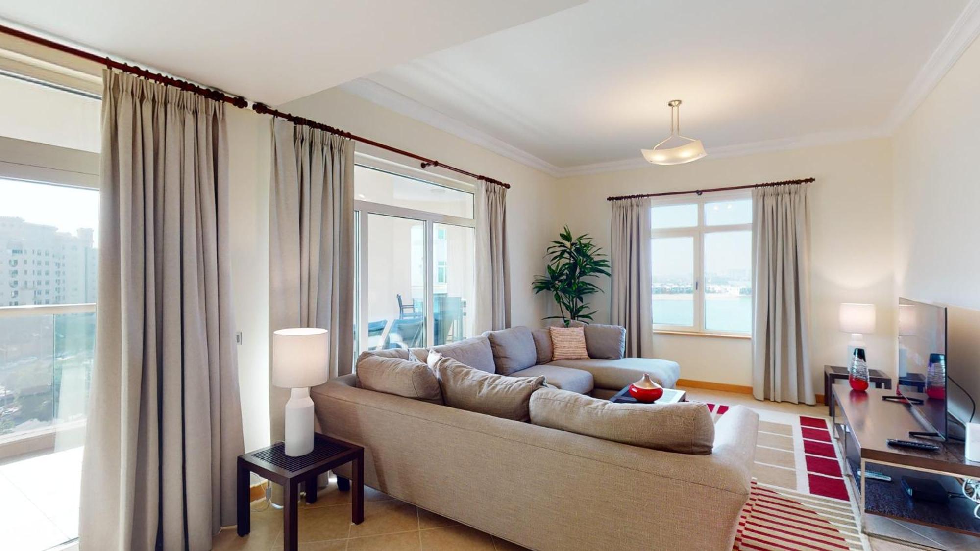 Al Dabas Views, 3bd Sleeps 6, Beachfront & Pool Access *
