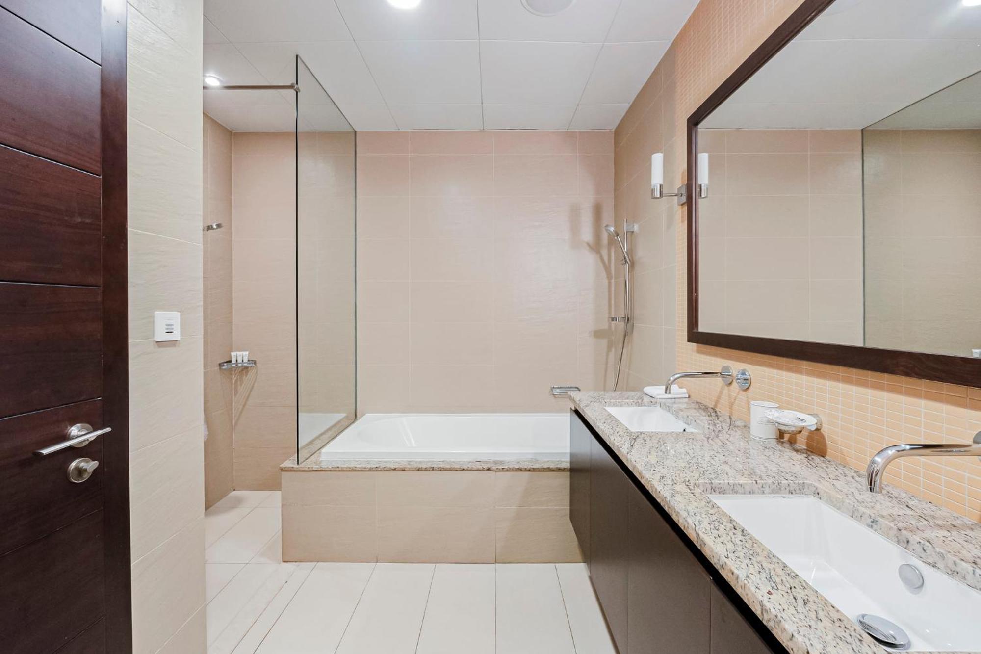 Appartamento 2 Bd Tiara Palm Views, & Pool, Amazing Views Of The Palm