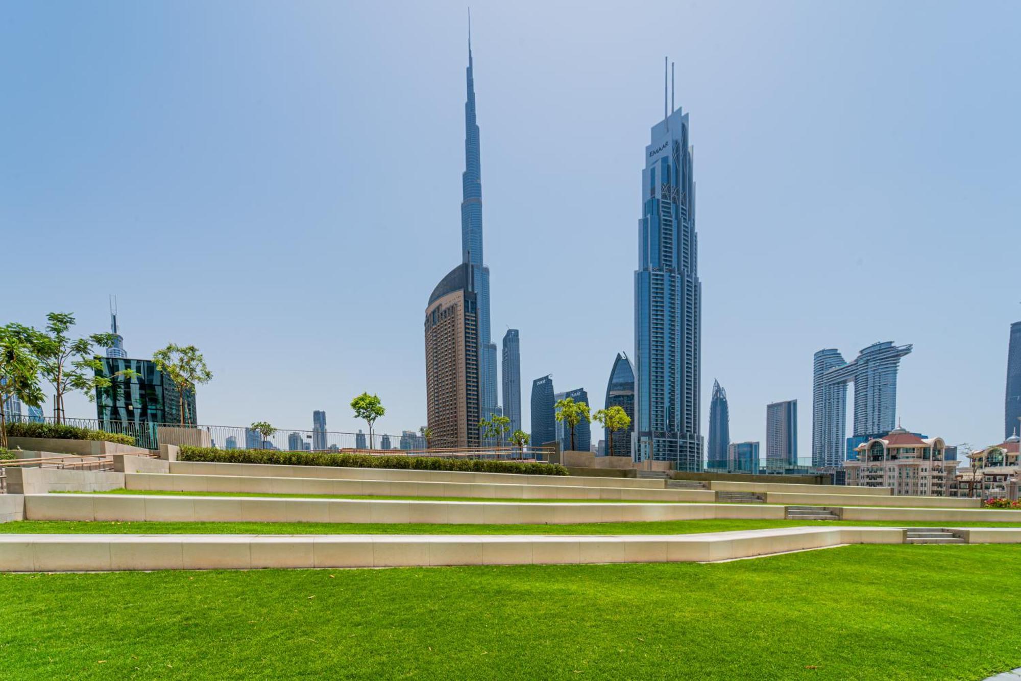 Elegant Escapes - 3b Burj View, Direct Mall Access Apartemen