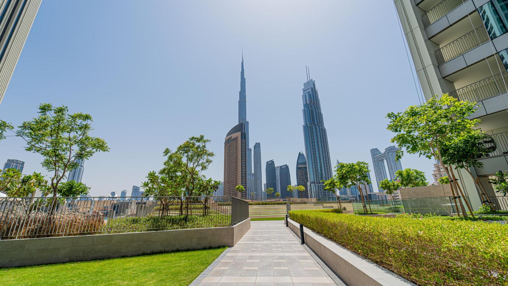 Elegant Escapes - 3b Burj View, Direct Mall Access Apartemen Dubai