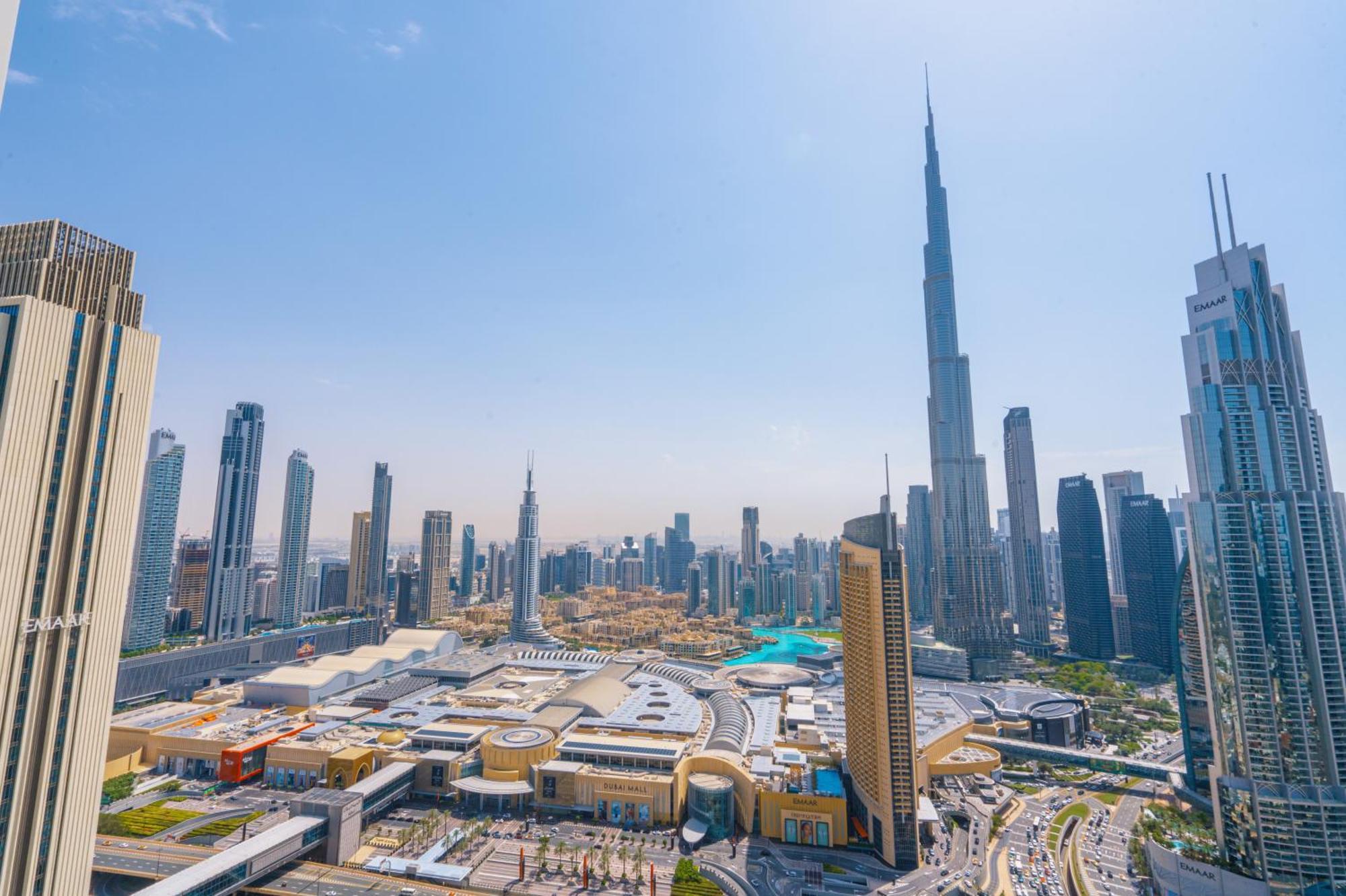 Elegant Escapes - 3b Burj View, Direct Mall Access Apartemen Dubai