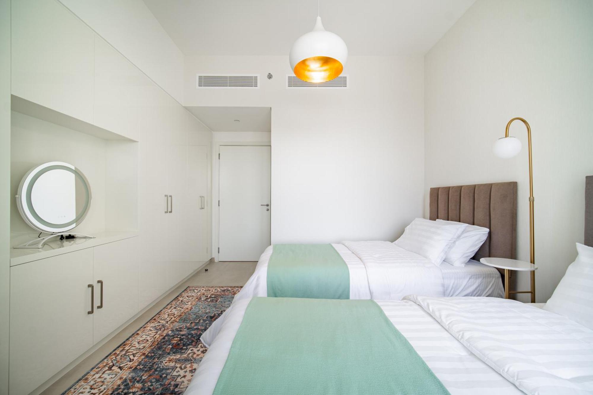 Elegant Escapes - 3b Burj View, Direct Mall Access Apartemen *