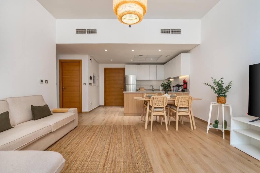 Apartamento Large 2 Bedroom - Metro At 2 Min *
