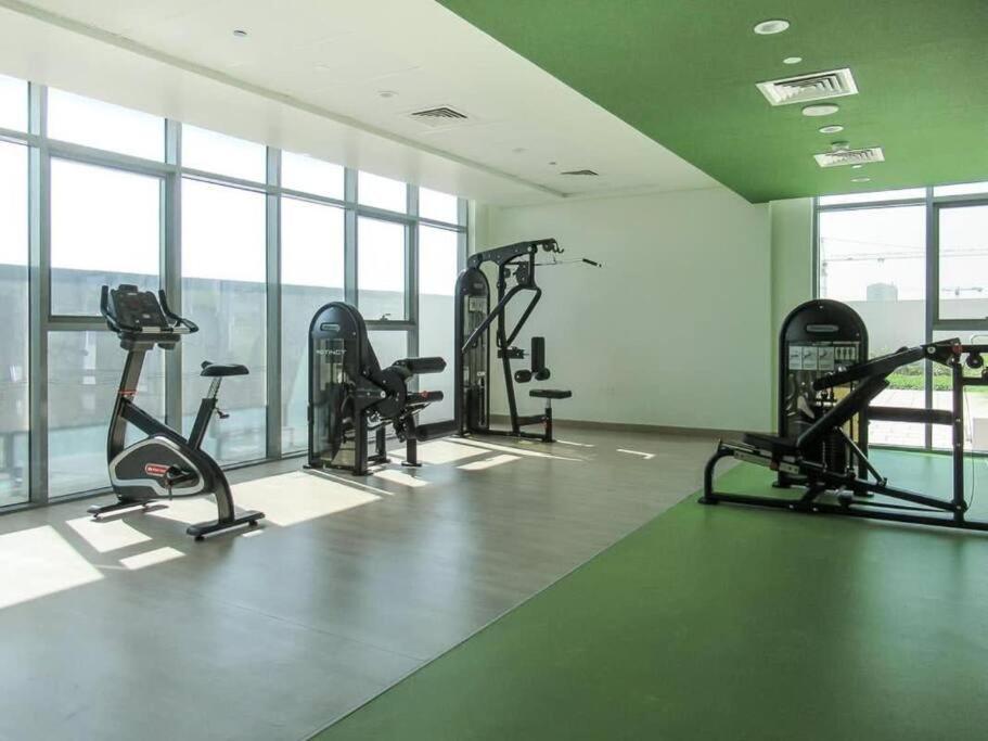 Large 2 Bedroom - Metro At 2 Min * Dubai