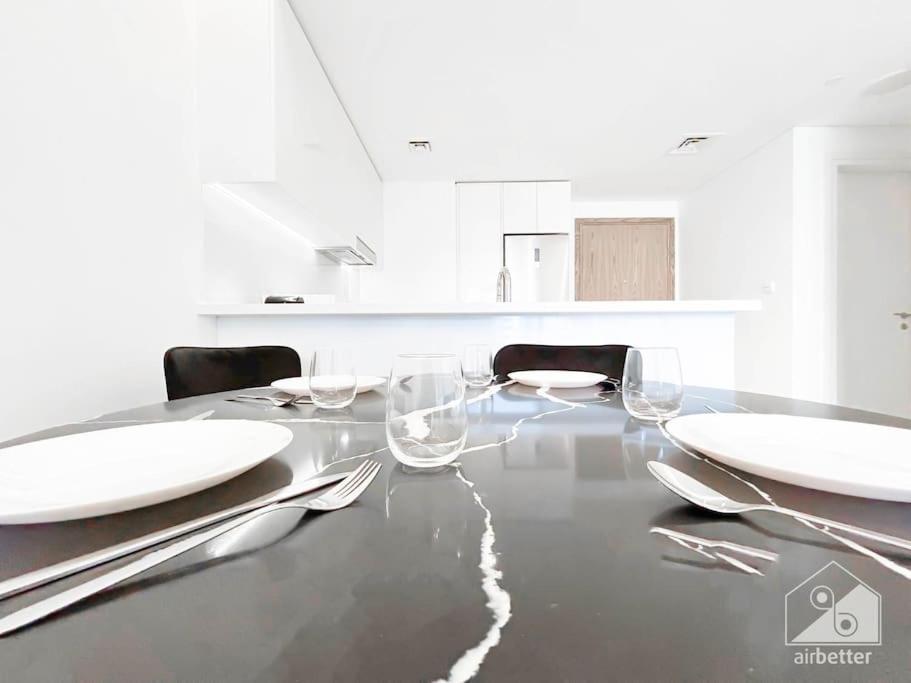 Luxurious 1bedroom Balcony & View Business Bay Dubai