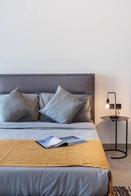 First Class Stylish Urban Escape Apartemen Dubai