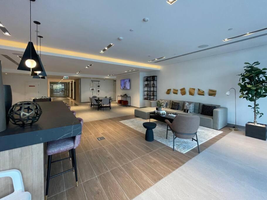 Apartemen First Class Stylish Urban Escape
