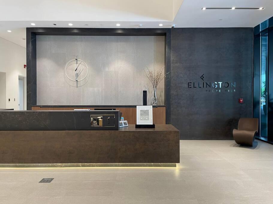 First Class Stylish Urban Escape Apartemen *