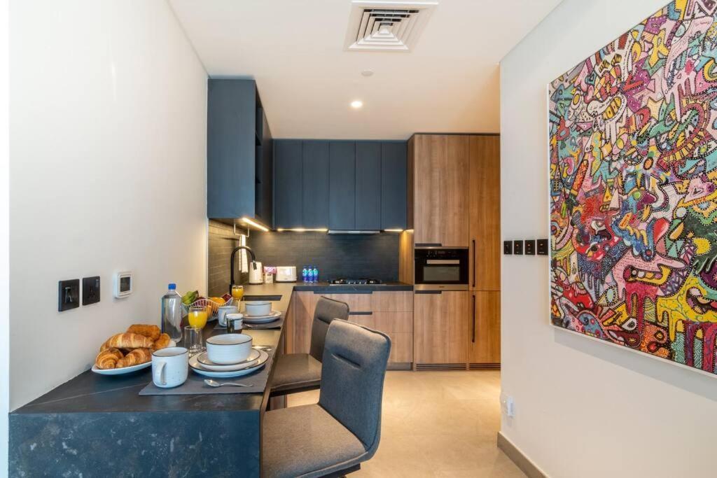 Apartemen First Class Stylish Urban Escape *