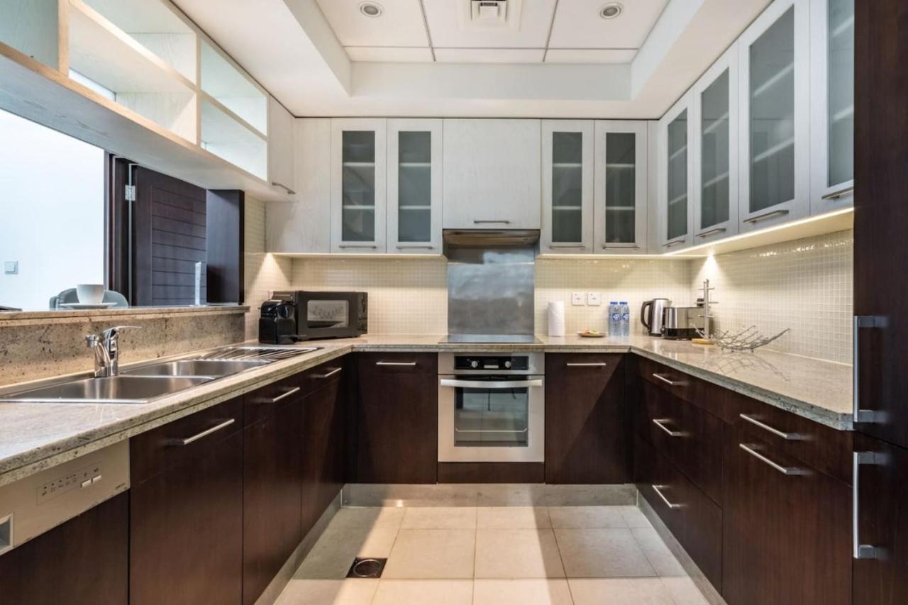 Stylish Upgraded 1 Bed Burj Khalifa Poolside View *