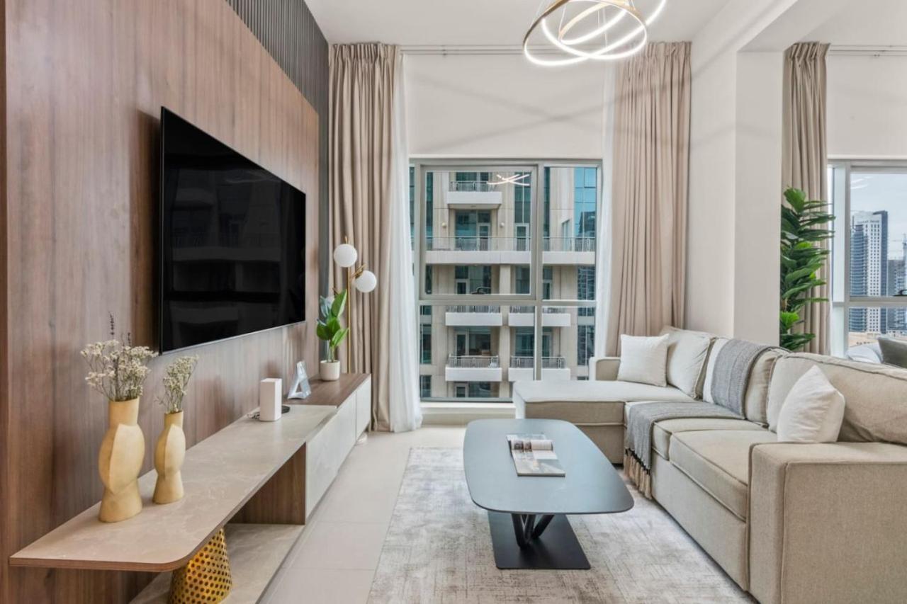 Stylish Upgraded 1 Bed Burj Khalifa Poolside View Appartement *