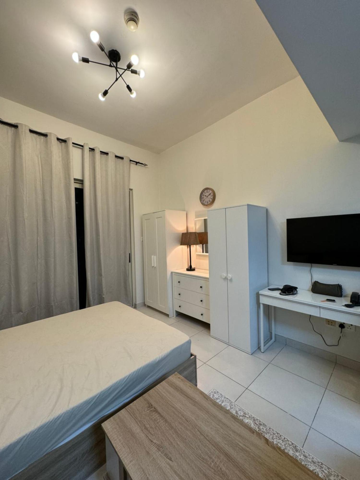 Golden Hour Marina View Apartment Dubai