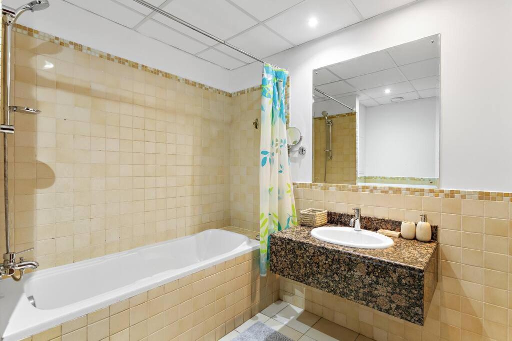 Vibrant 2-bedroom In Rimal Jbr Dubaï