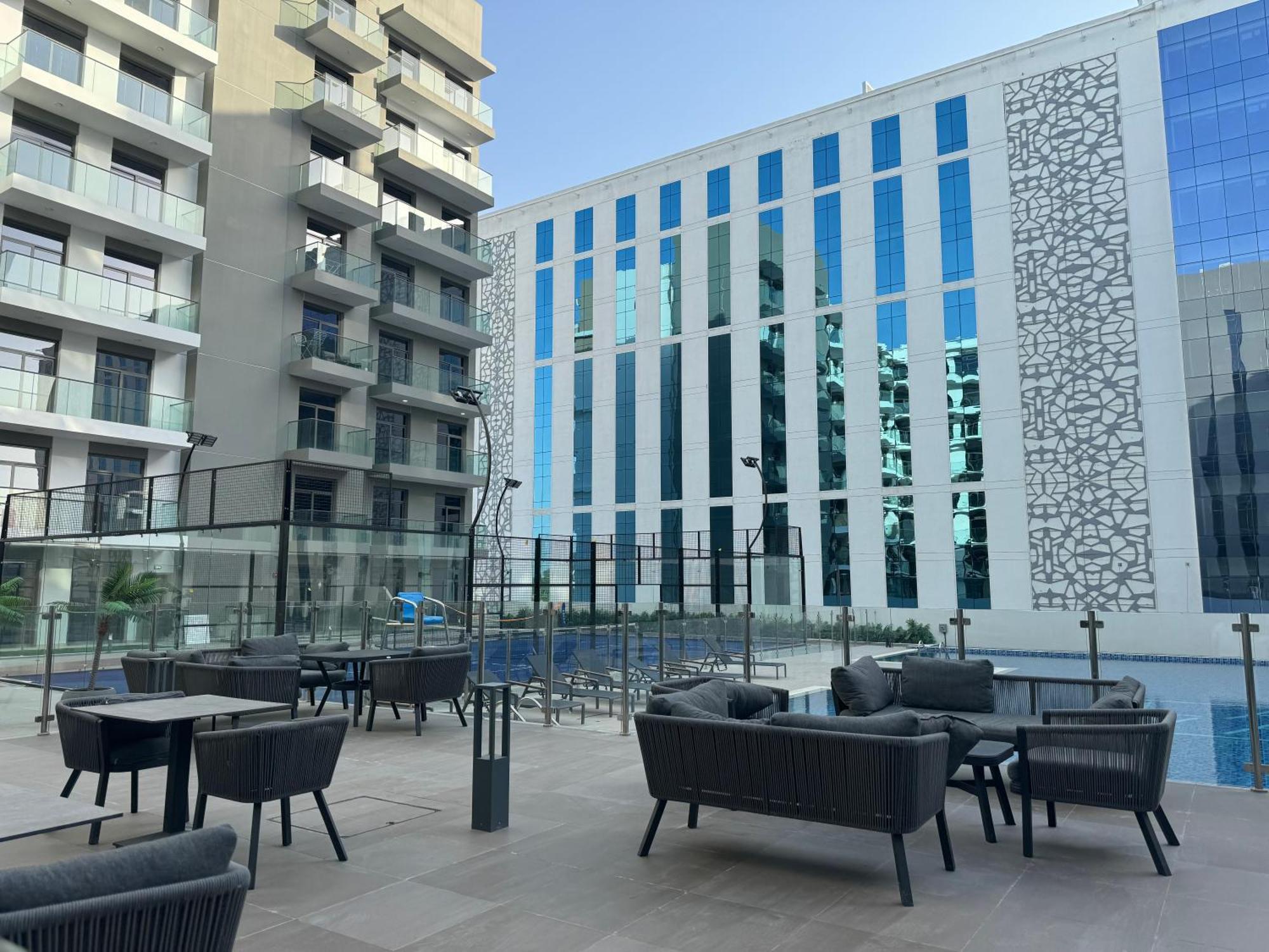 Ashri Hh, Standard In * Dubaï